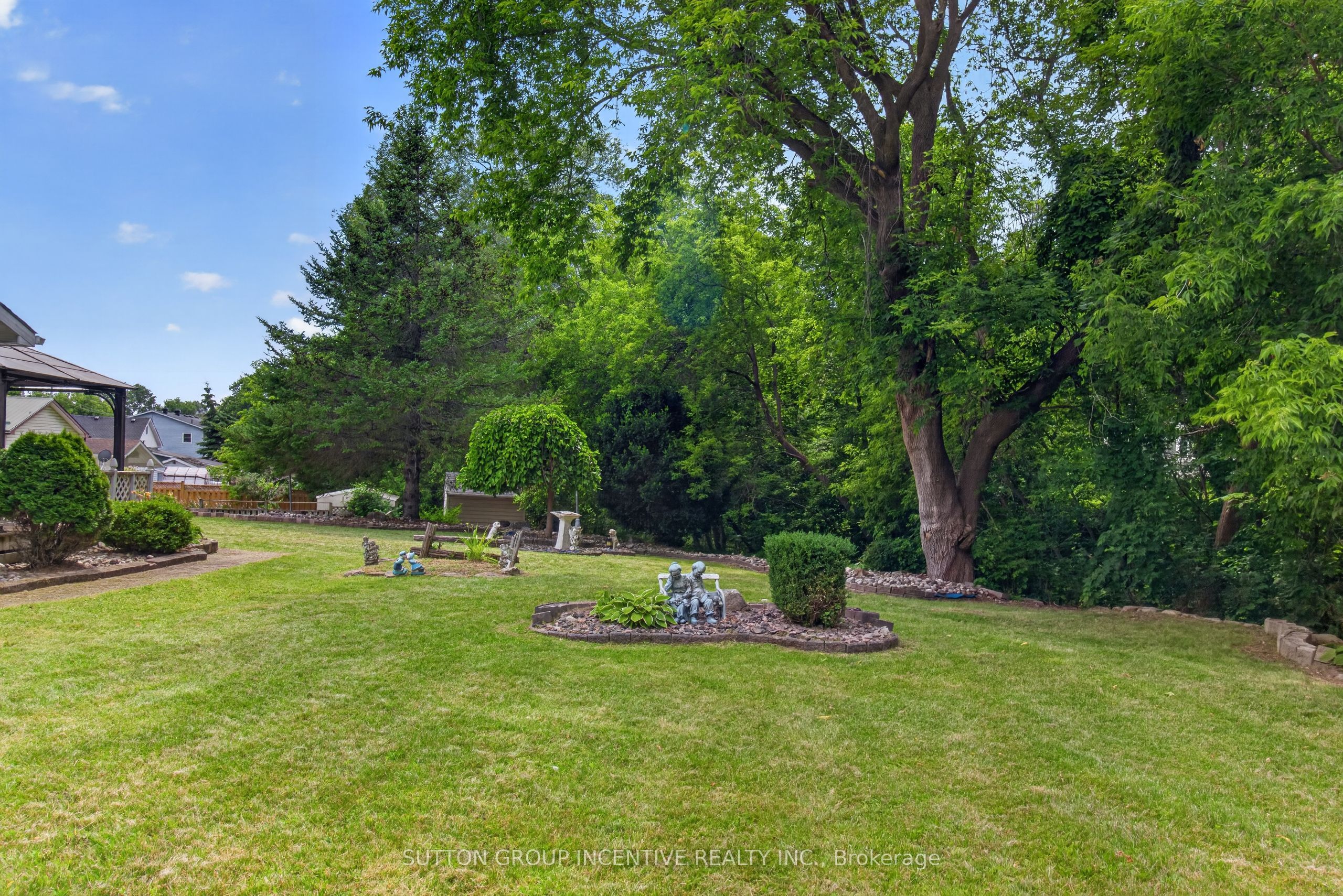 190 Bartholomew Street Property Photo 11