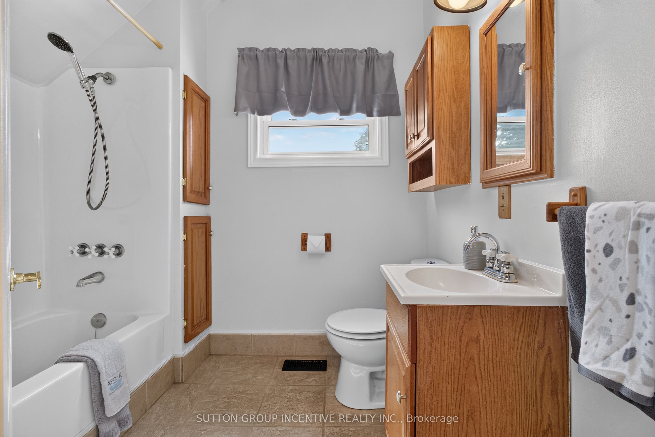 190 Bartholomew Street Property Photo 47