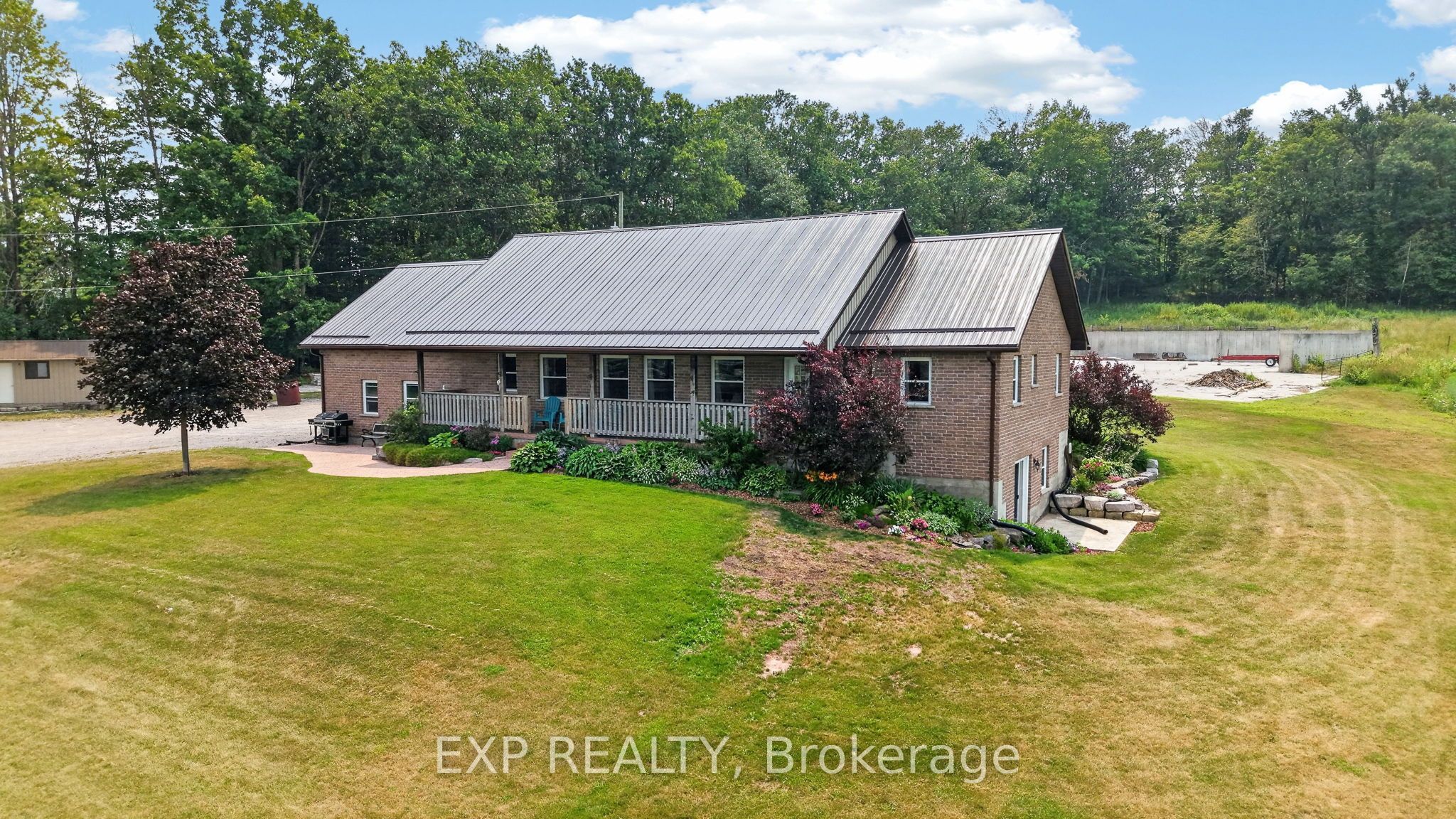 2415 County 46 Road Property Photo 1