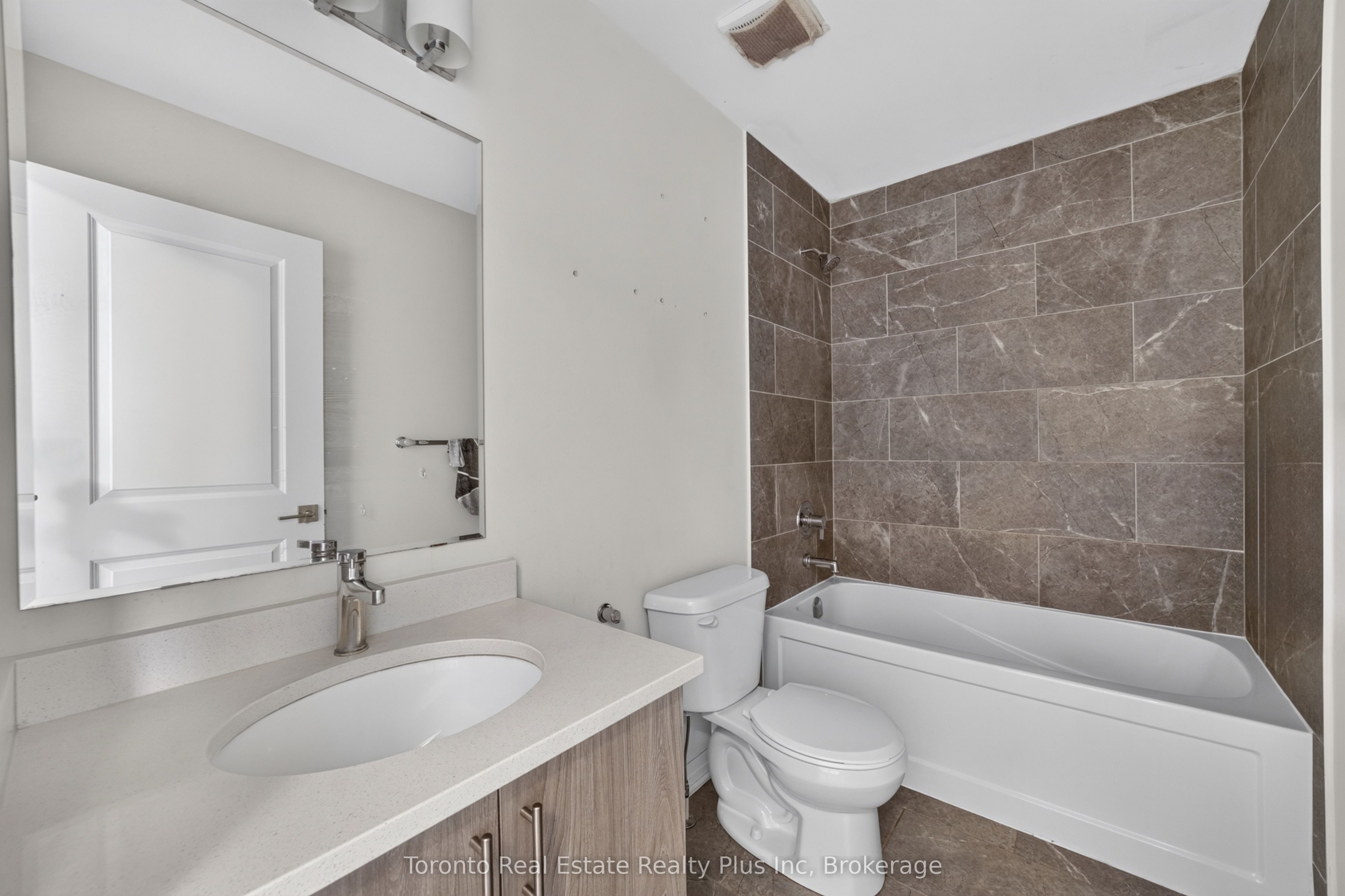 51 Sparrow Avenue 10 Property Photo 6