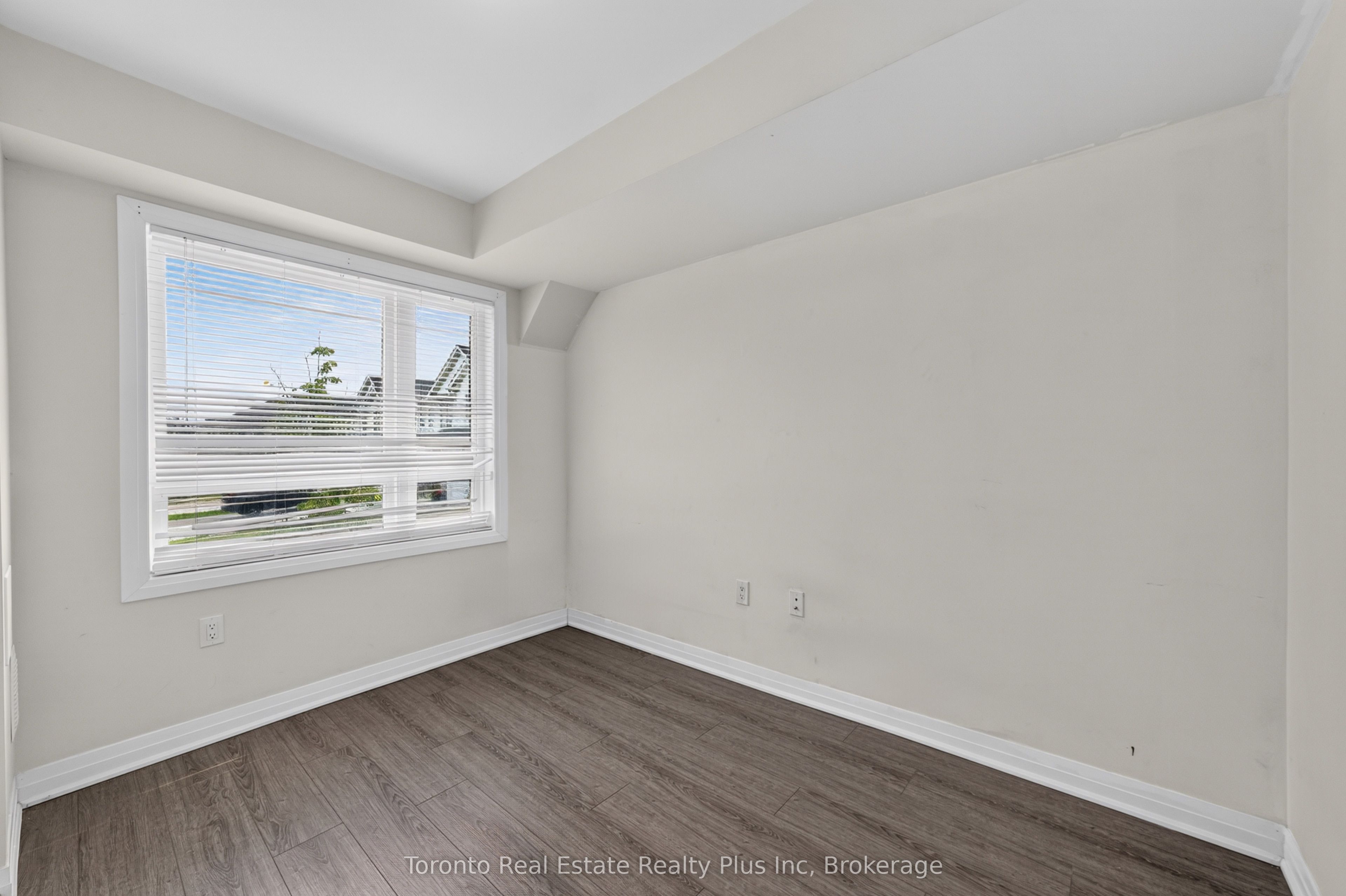 51 Sparrow Avenue 10 Property Photo 9