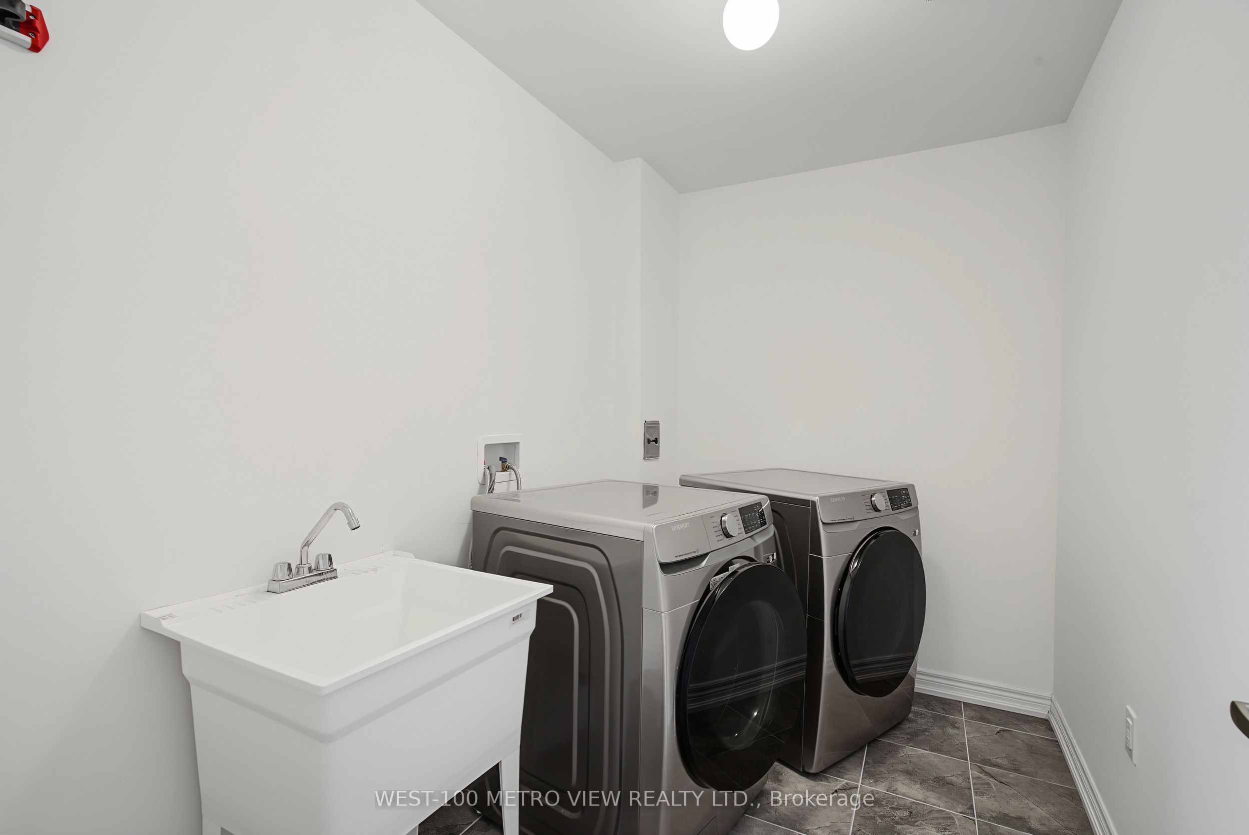 11 Edminston Drive Property Photo 20