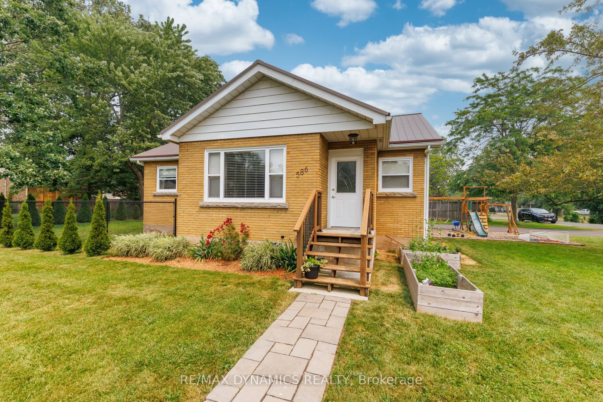 586 Lakeside Road Property Photo 2