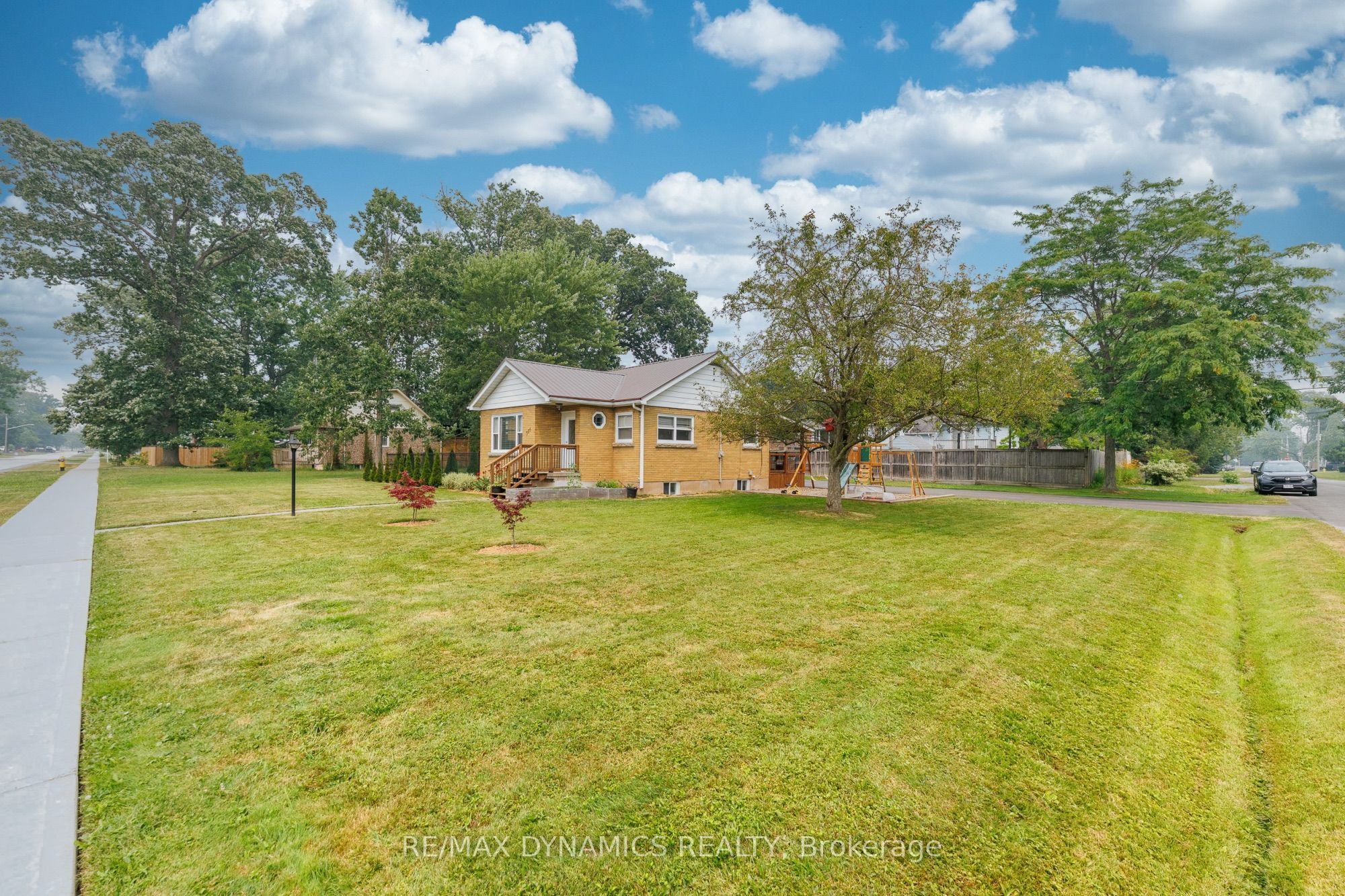 586 Lakeside Road Property Photo 5