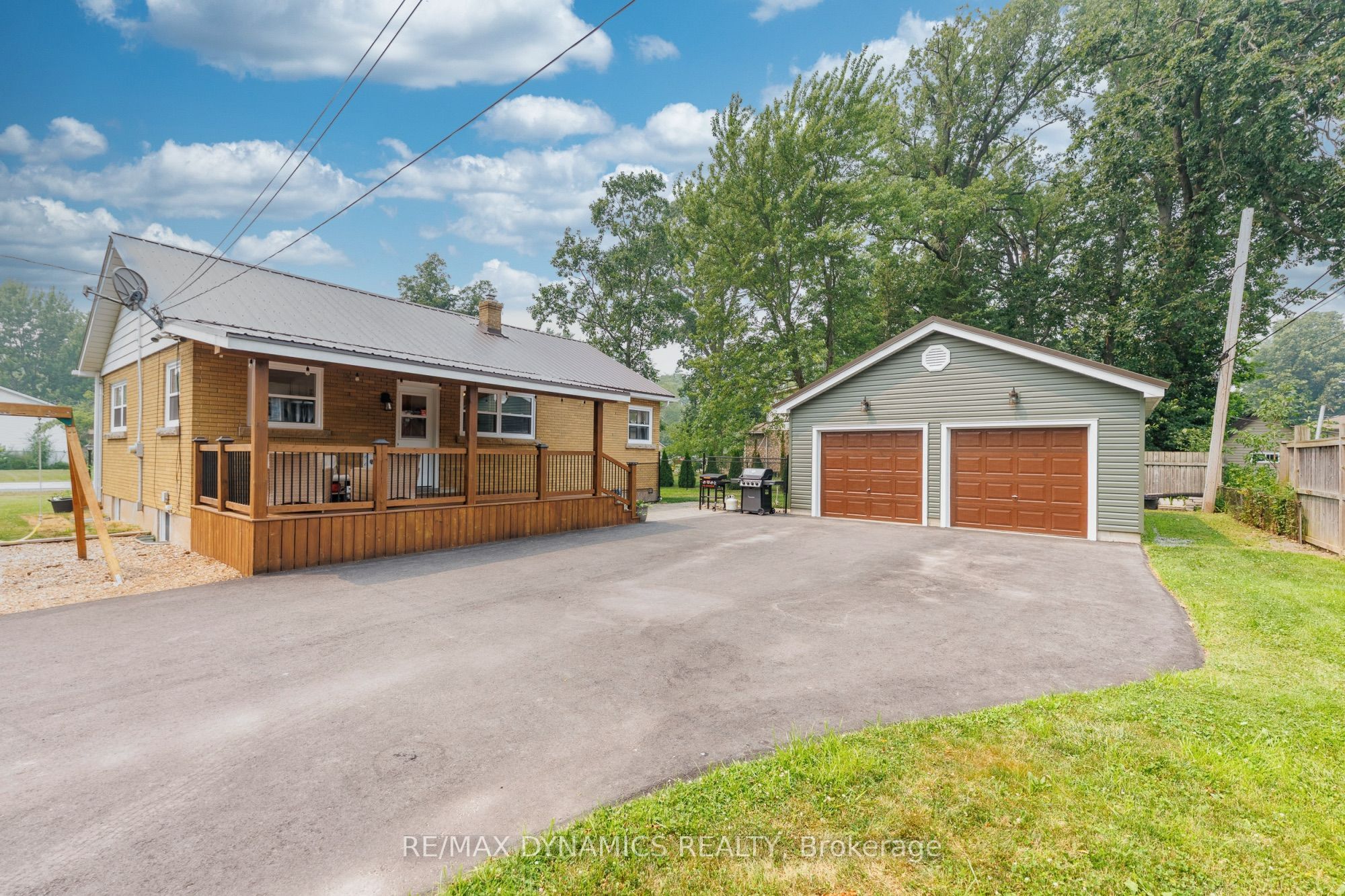 586 Lakeside Road Property Photo 9
