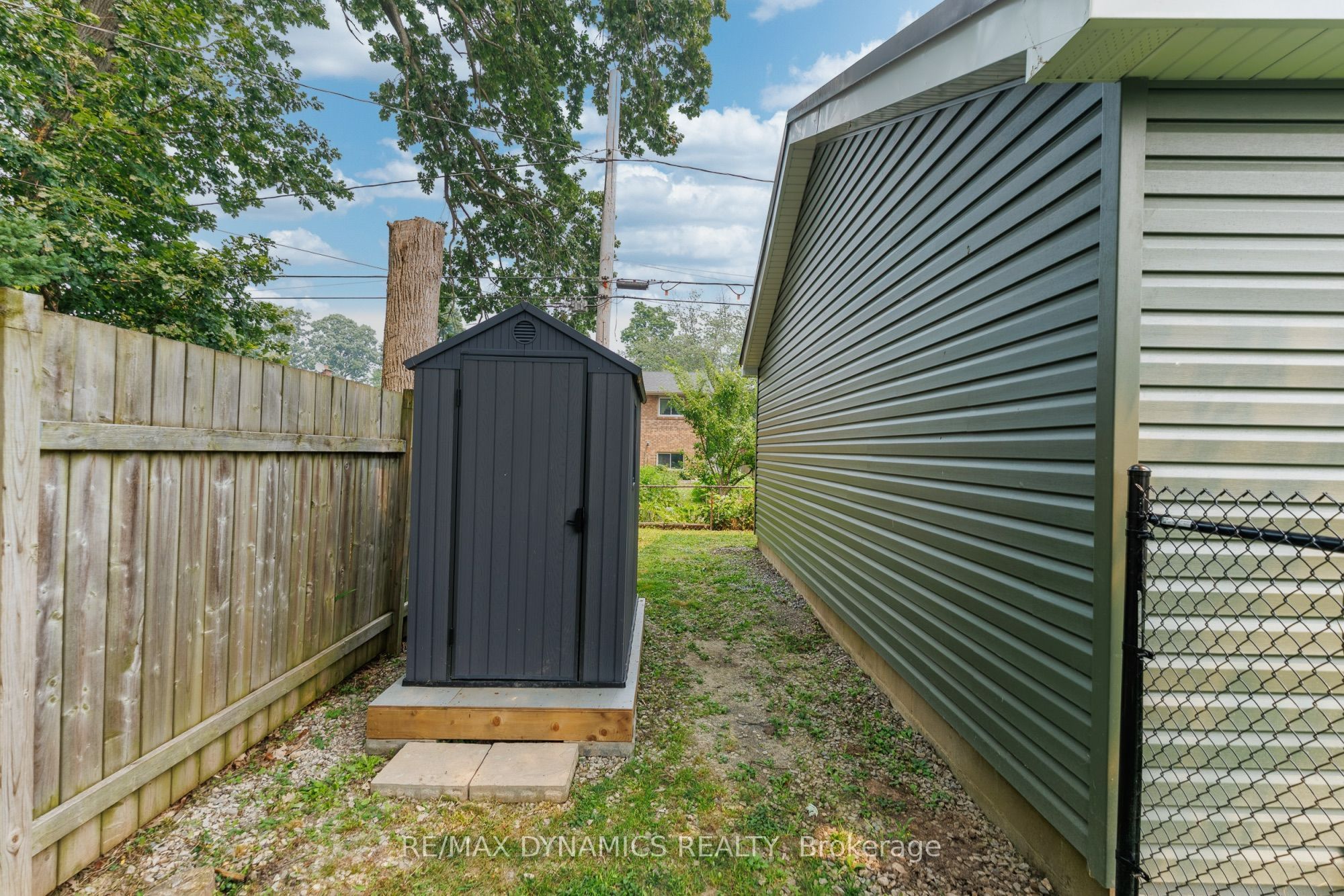 586 Lakeside Road Property Photo 13