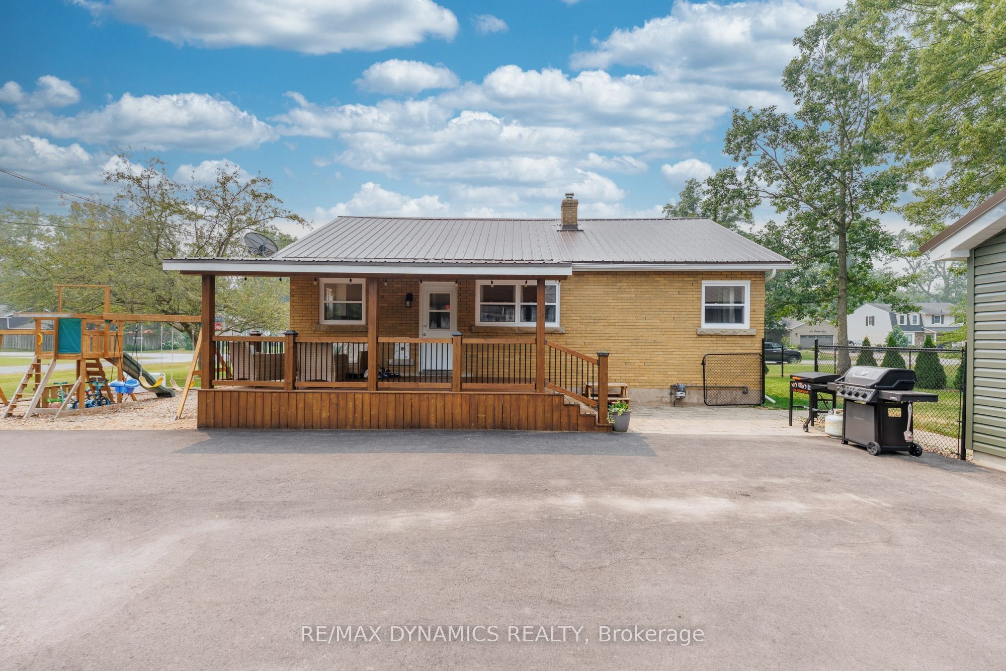 586 Lakeside Road Property Photo 14