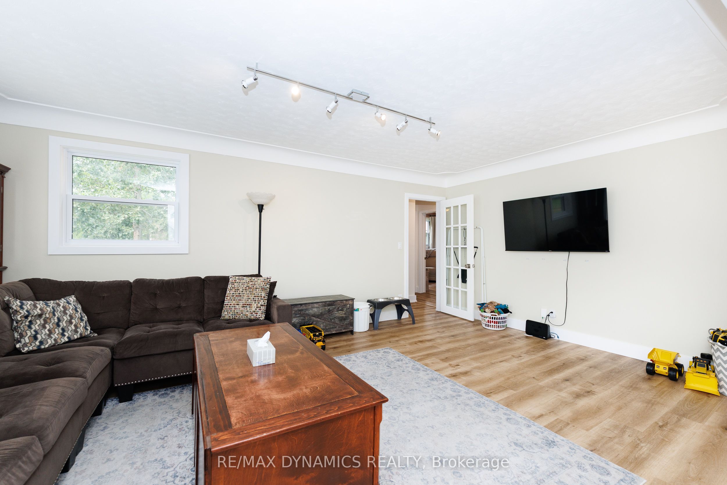 586 Lakeside Road Property Photo 25
