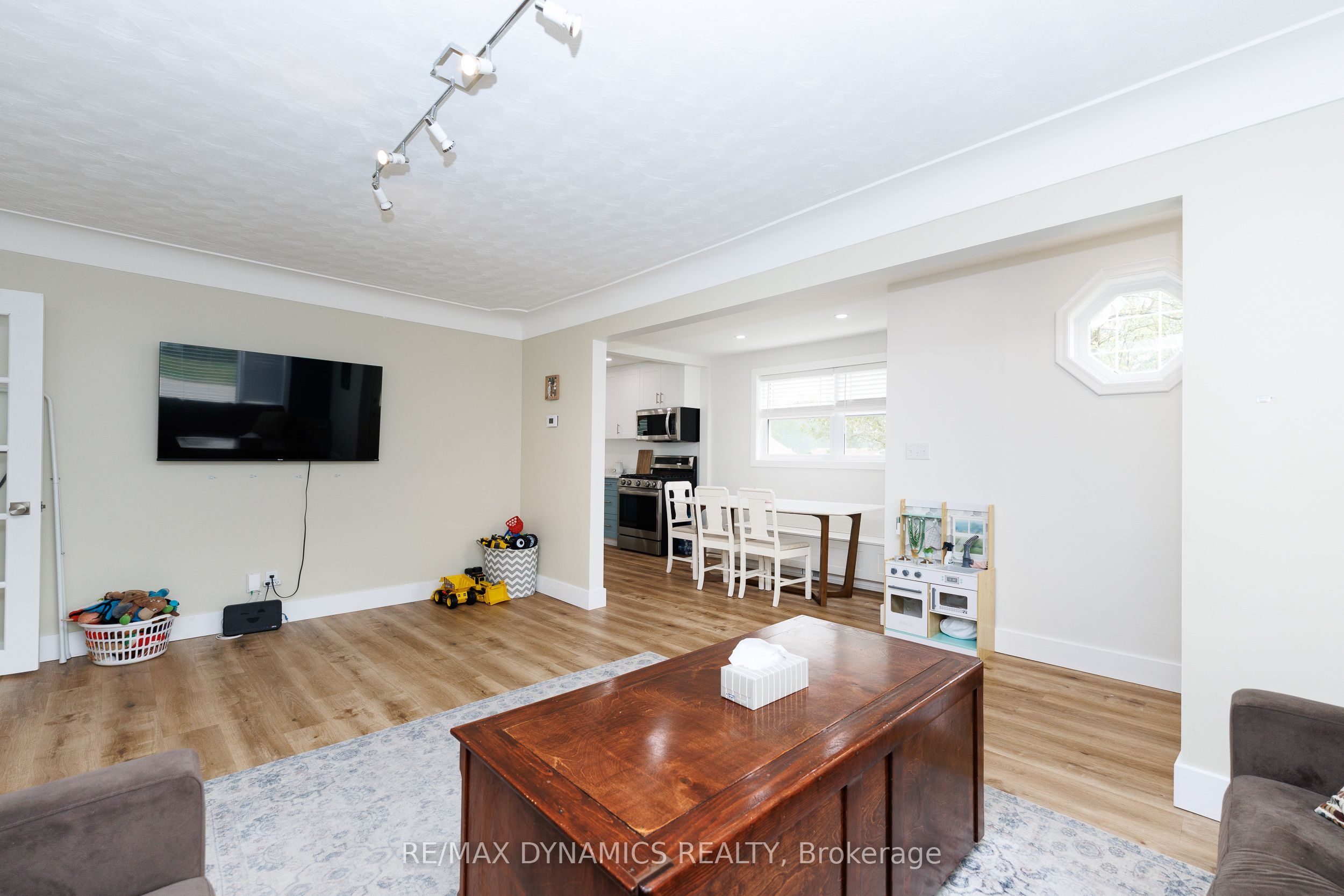 586 Lakeside Road Property Photo 28
