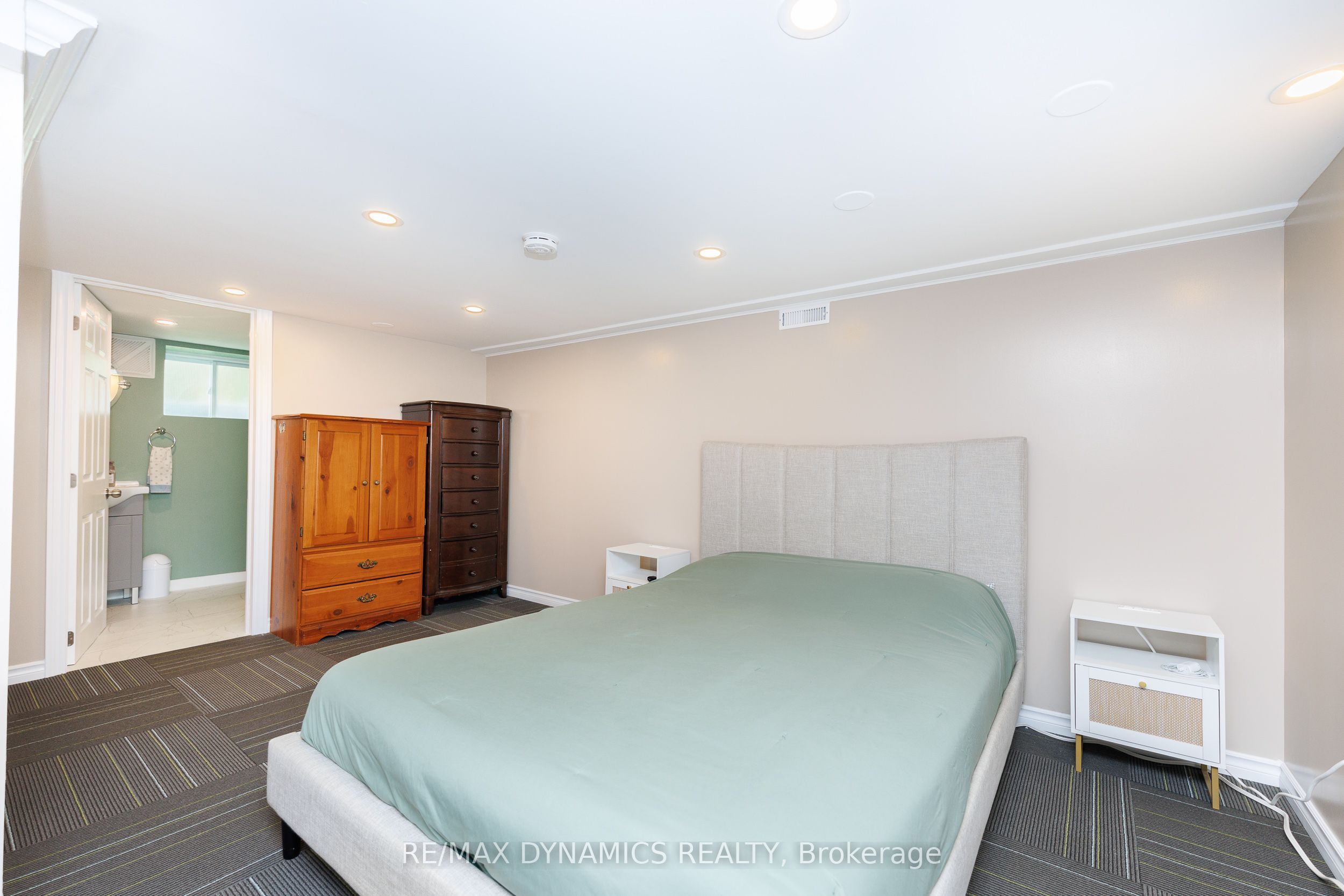 586 Lakeside Road Property Photo 41