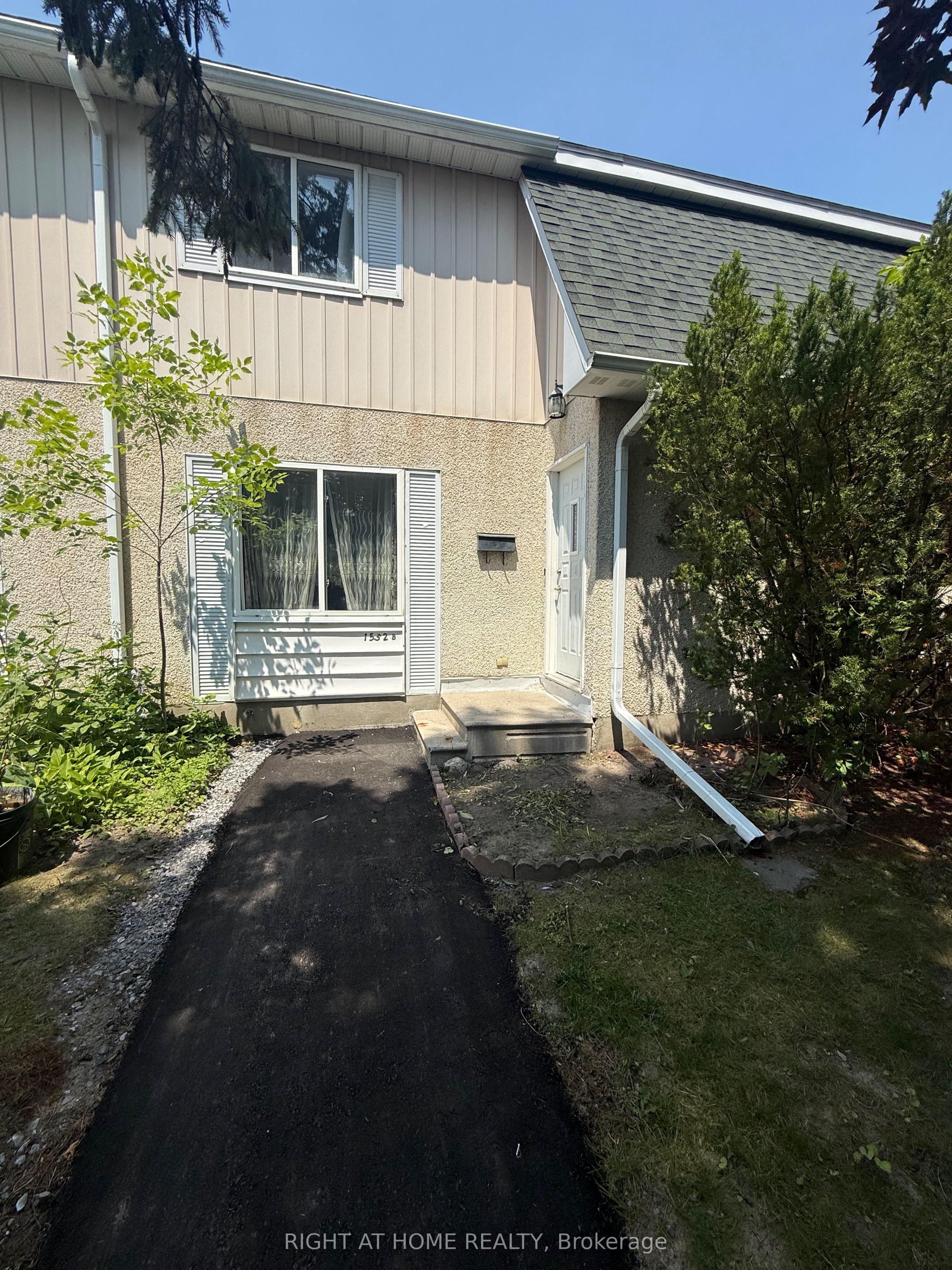 1552 Beaverpond Drive B Property Photo 1