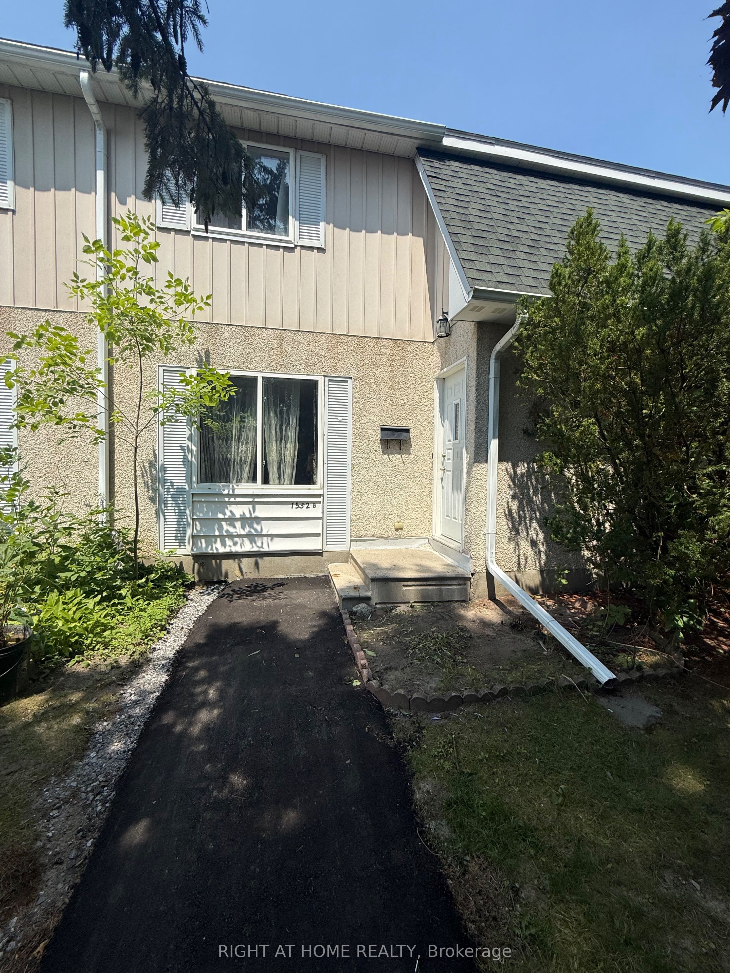 1552 Beaverpond Drive B Property Photo 2