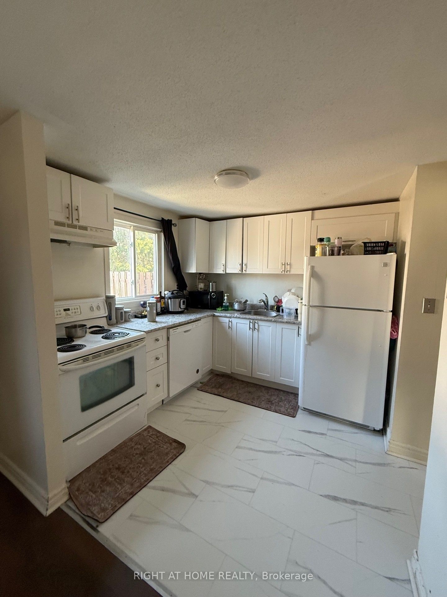 1552 Beaverpond Drive B Property Photo 3