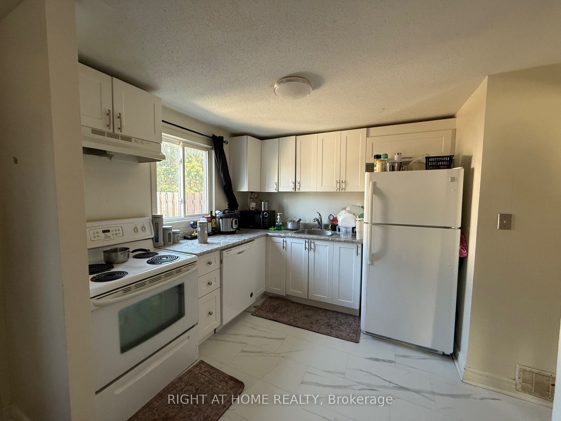 1552 Beaverpond Drive B Property Photo 4