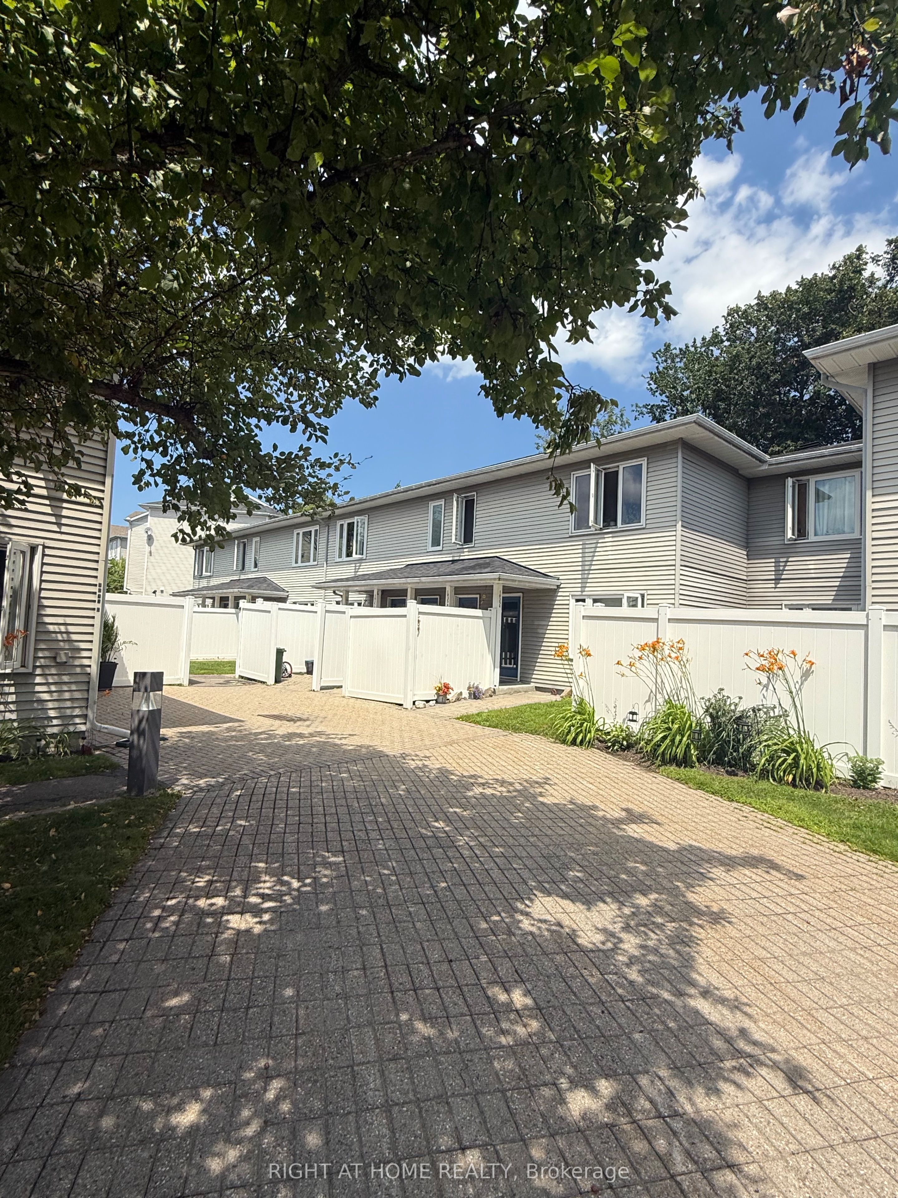 1035 Cummings Avenue E Property Photo 1