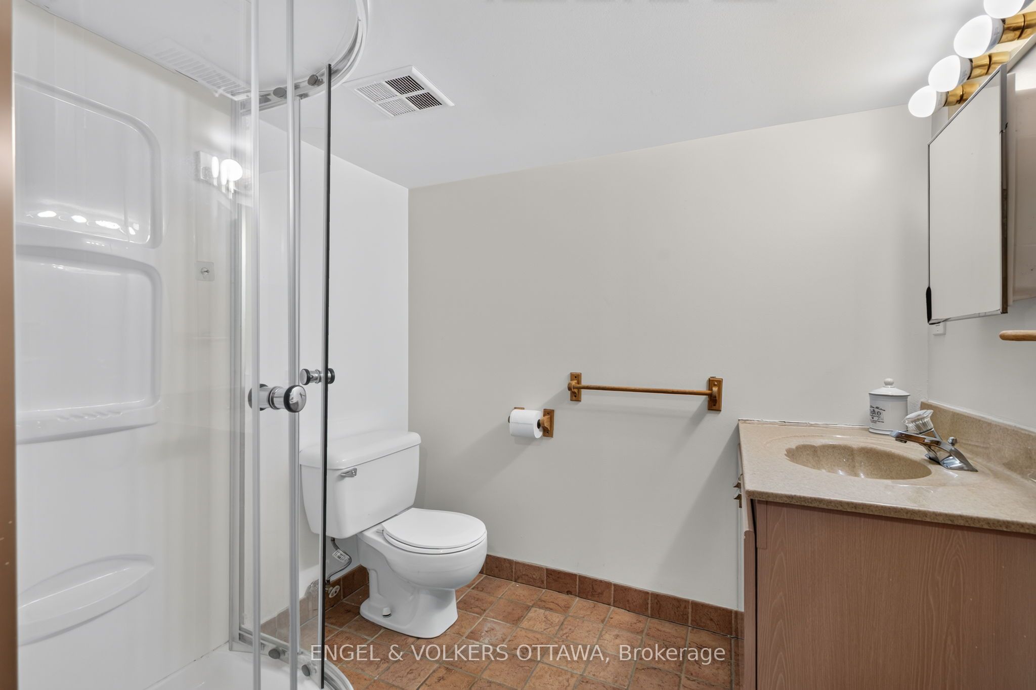 2445 Alta Vista Drive Property Photo 25
