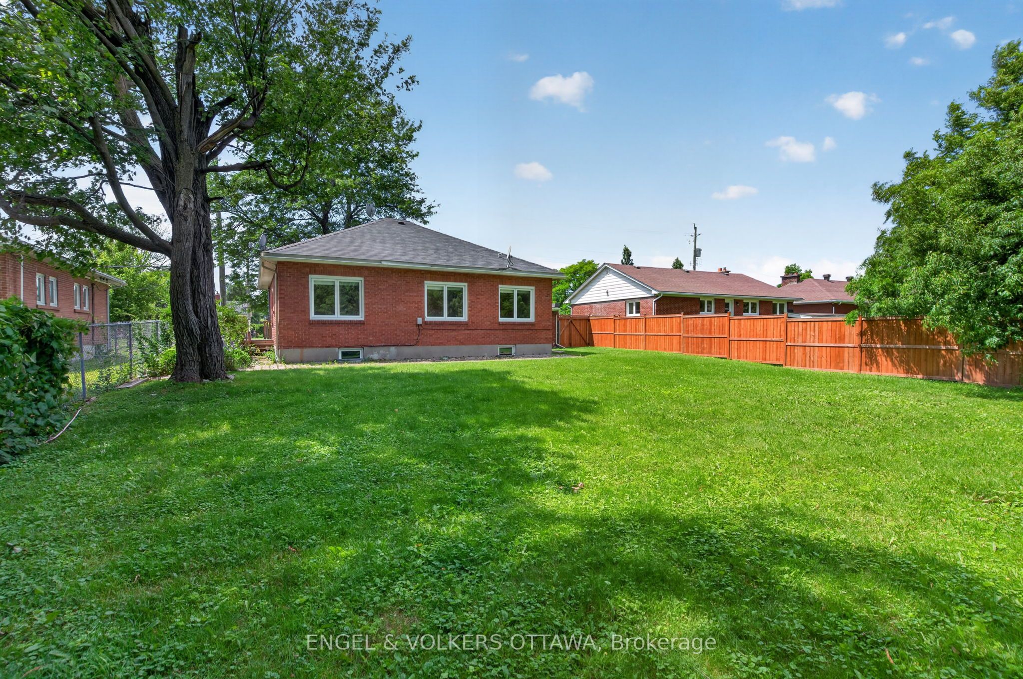 2445 Alta Vista Drive Property Photo 26