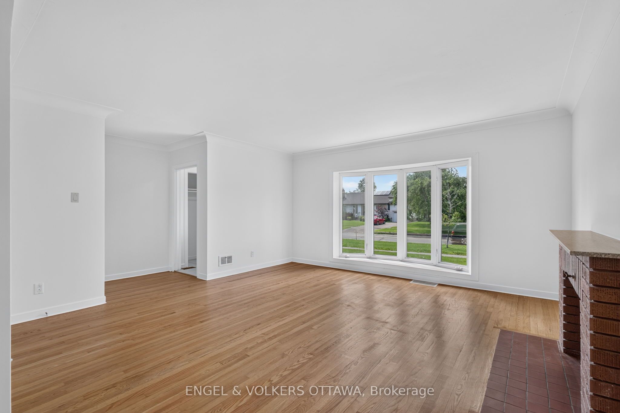 2439 Alta Vista Drive Property Photo 7