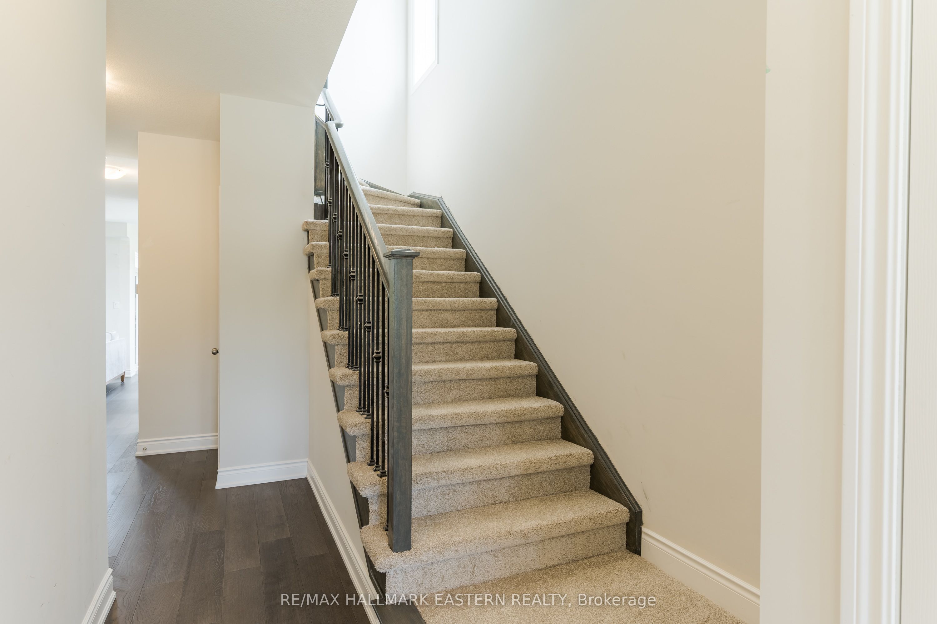 35 Coldbrook Drive Property Photo 3