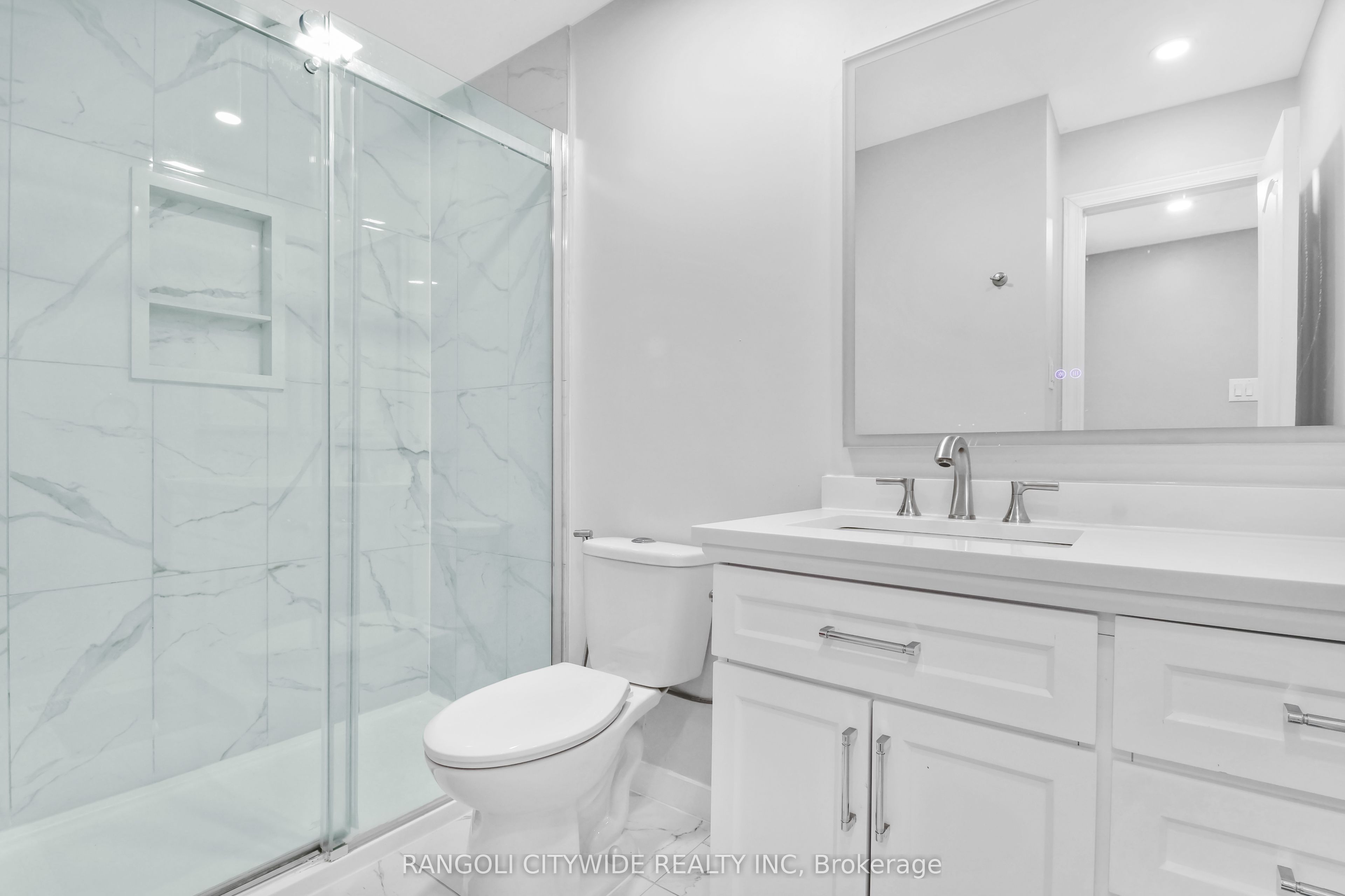 5962 Pineglade Crescent Property Photo 16