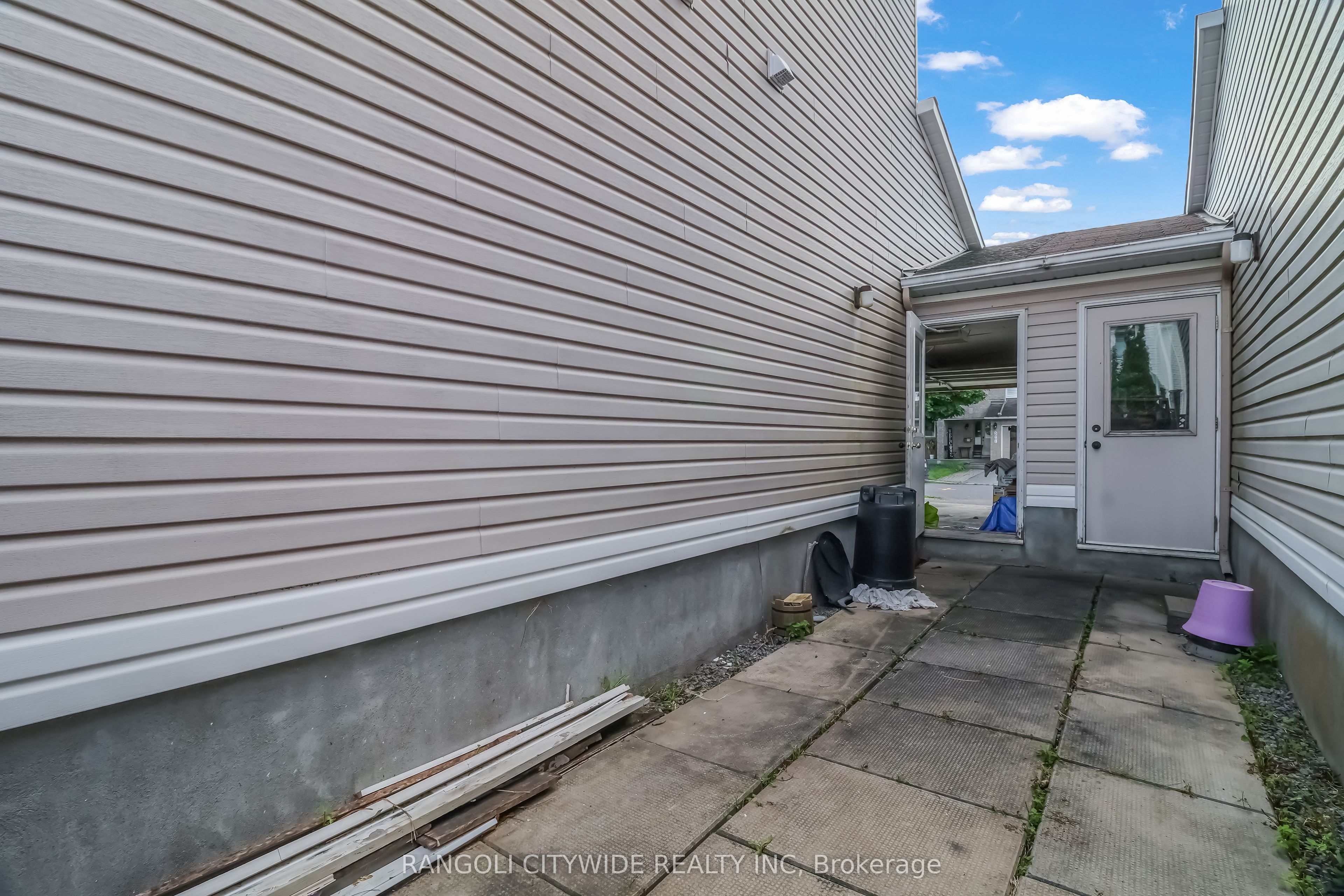 5962 Pineglade Crescent Property Photo 29