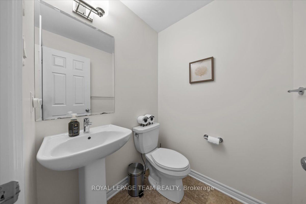 552 Jackdaw Avenue Property Photo 4