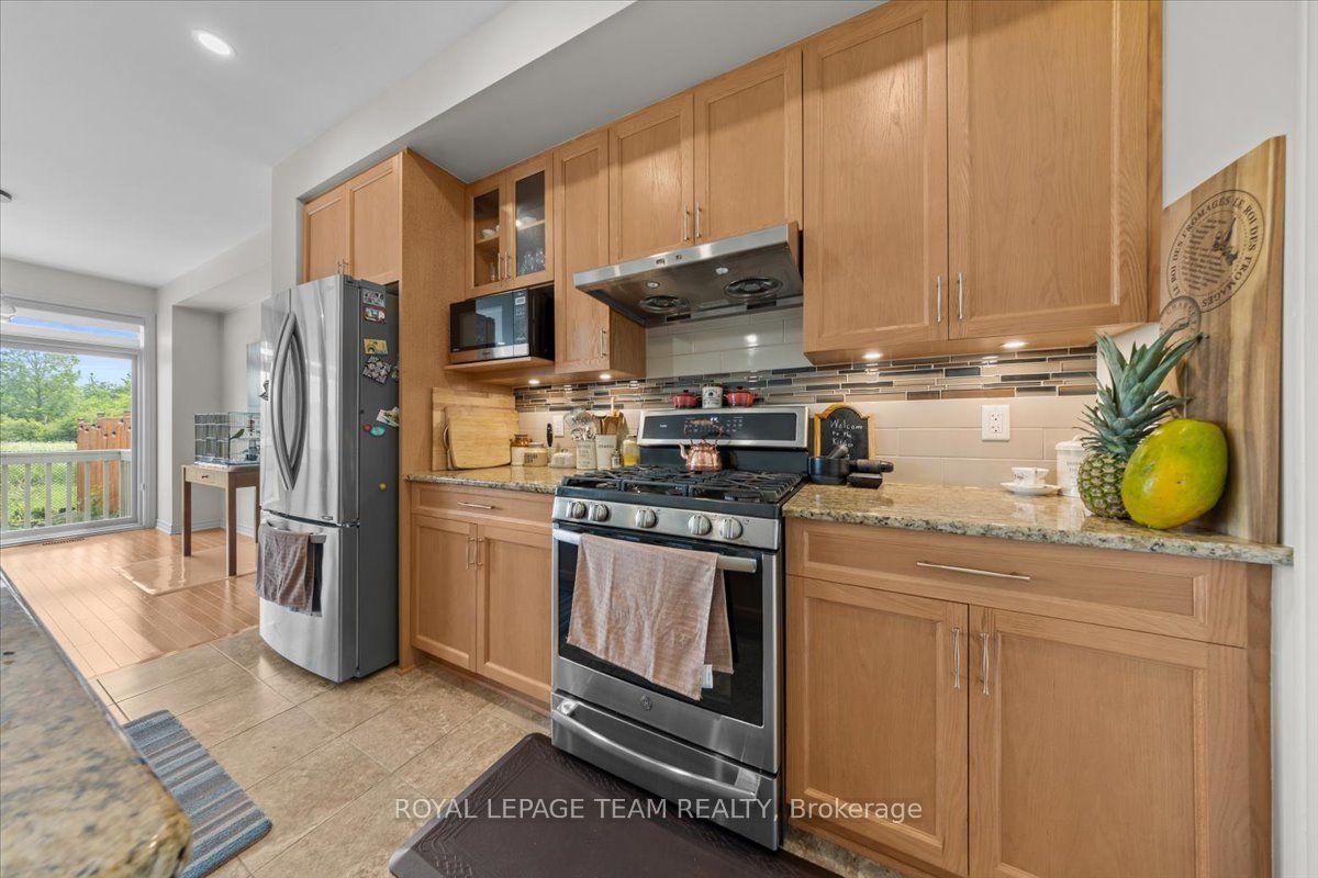 552 Jackdaw Avenue Property Photo 8