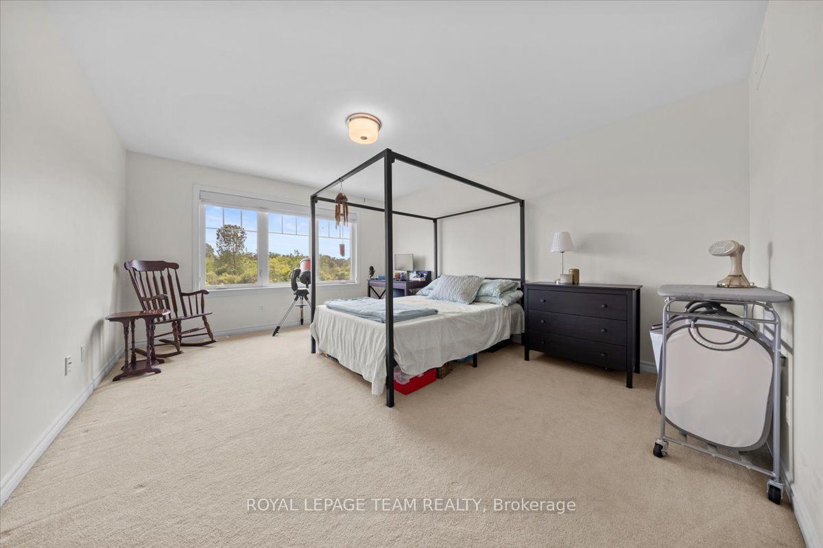 552 Jackdaw Avenue Property Photo 18