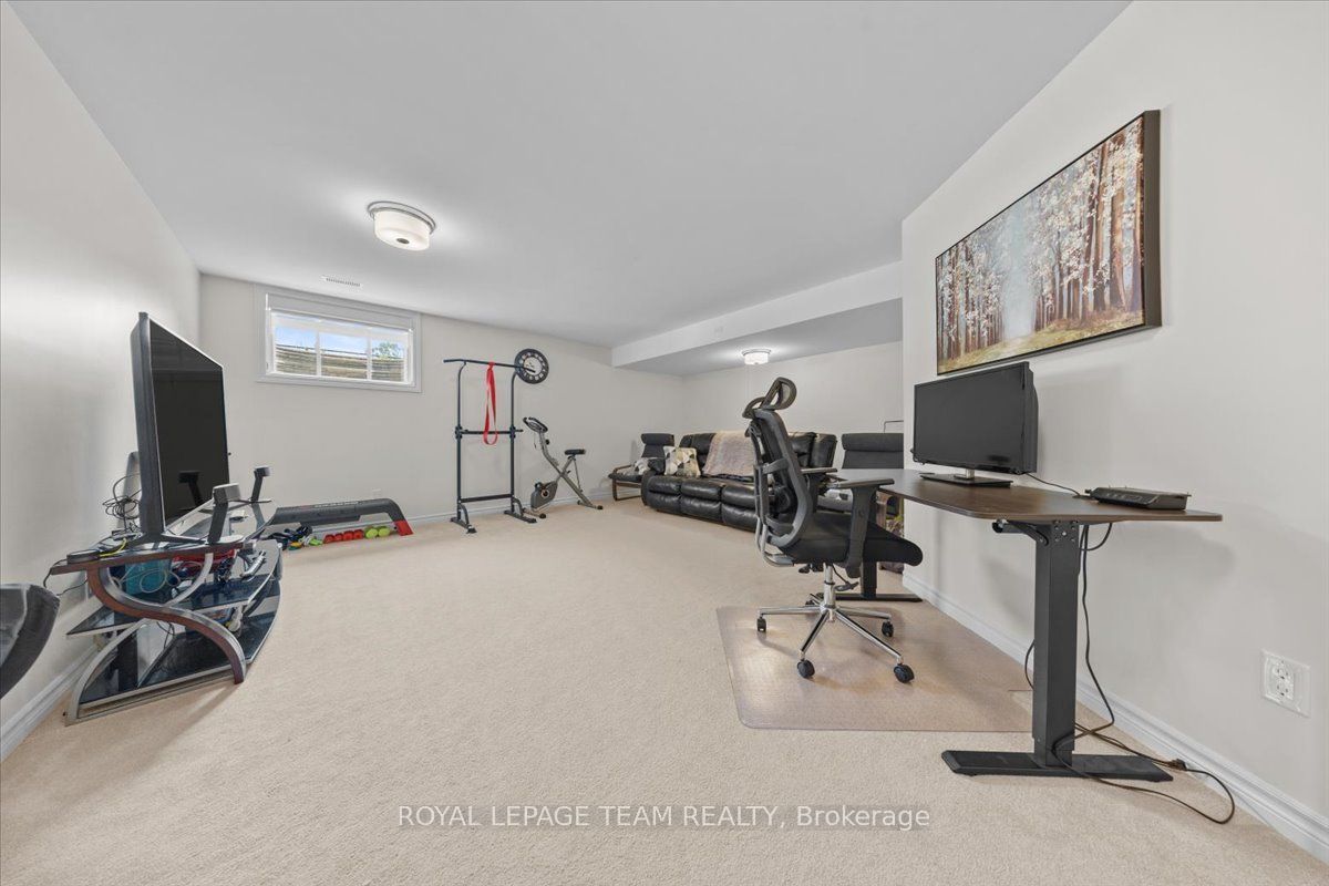 552 Jackdaw Avenue Property Photo 28