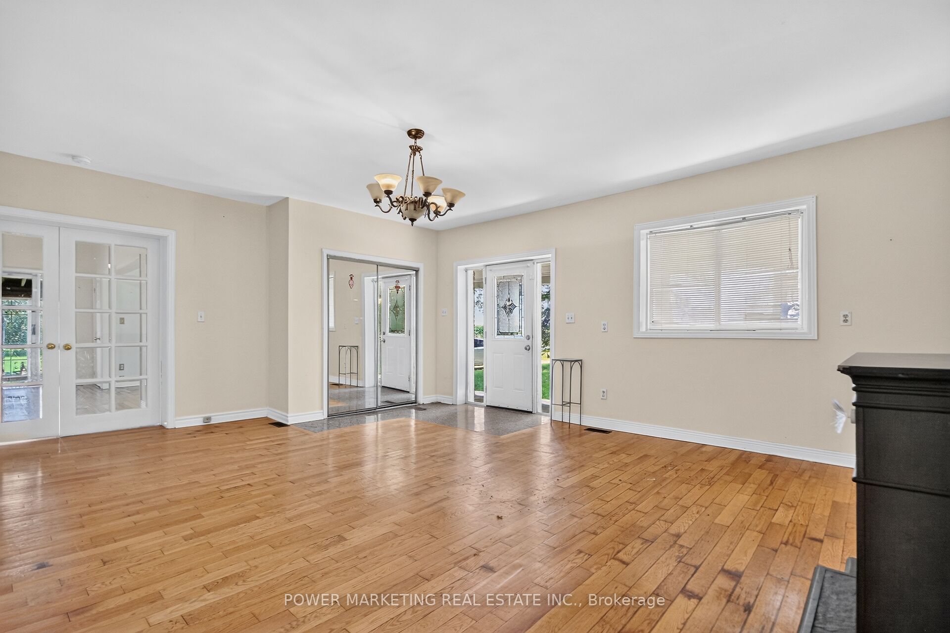 2051 Blackcreek Road Property Photo 6