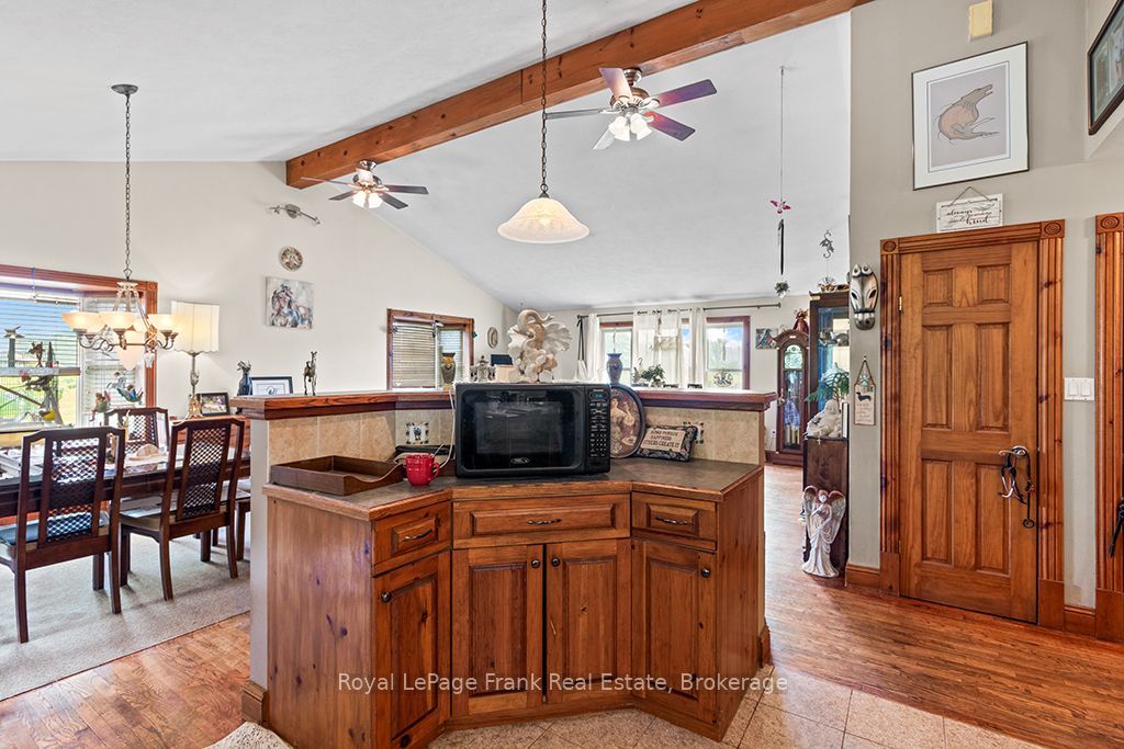 720472 20 Side Road Property Photo 10
