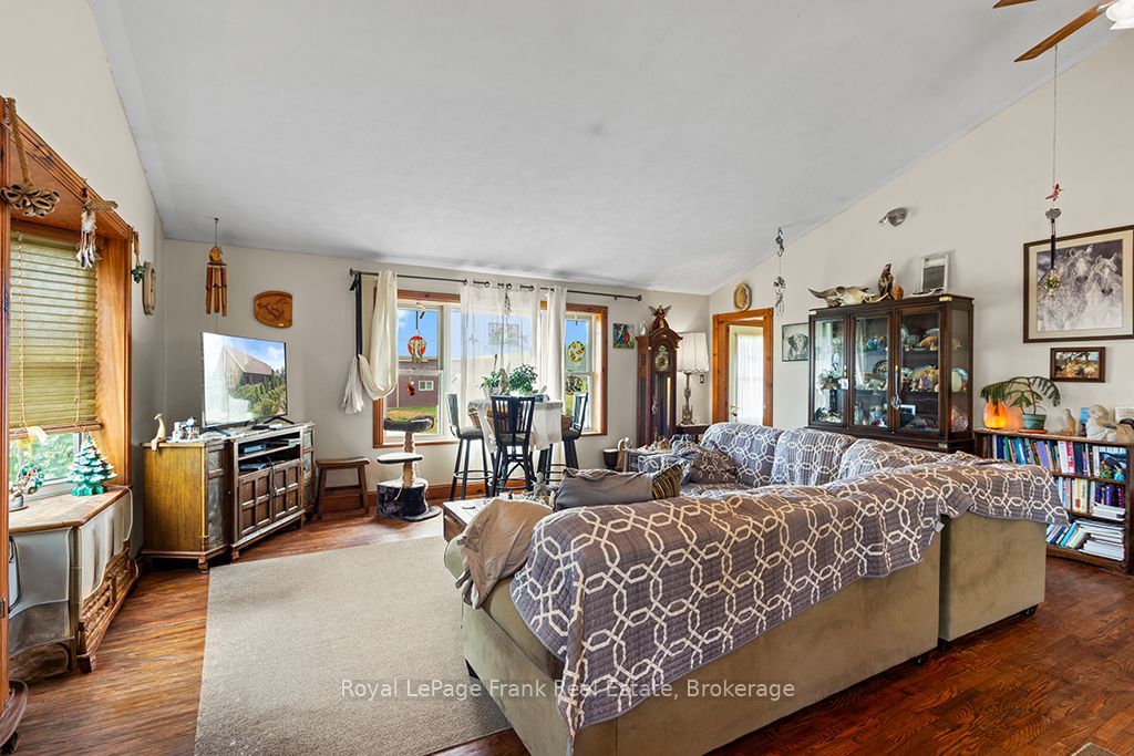 720472 20 Side Road Property Photo 17