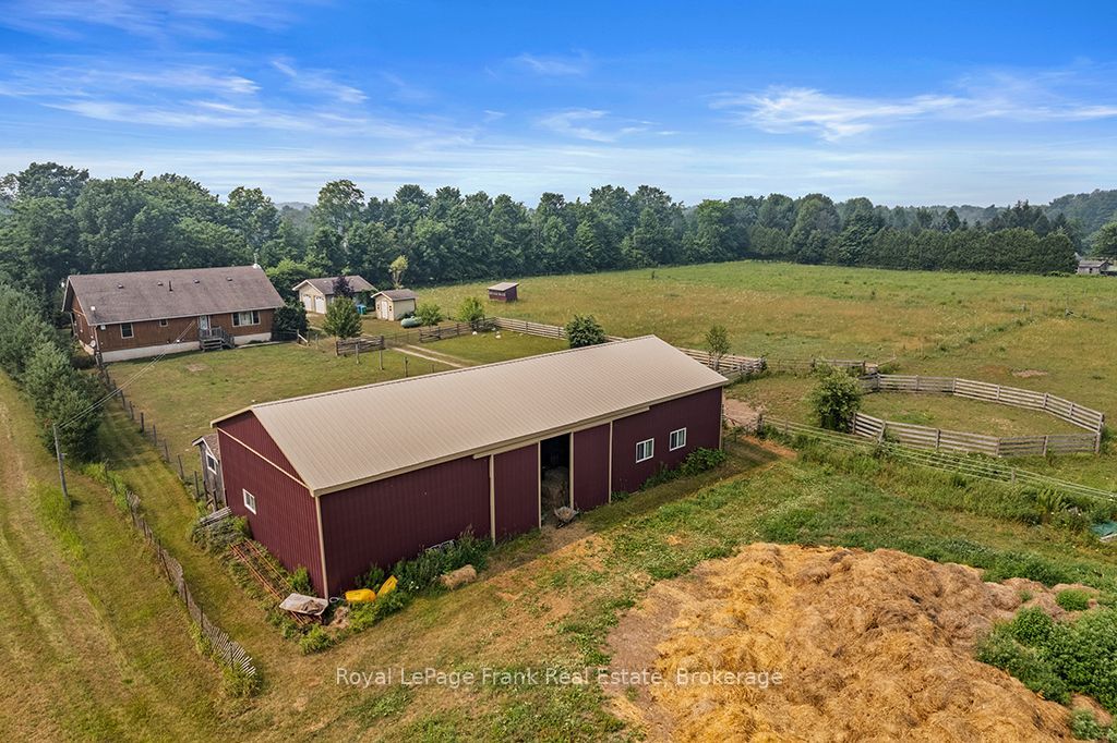 720472 20 Side Road Property Photo 32
