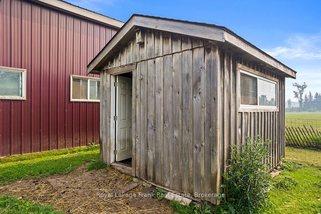 720472 20 Side Road Property Photo 36