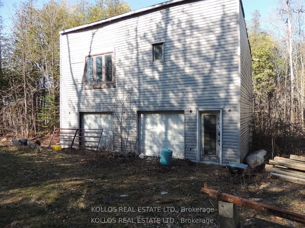 3028 Roger Stevens Drive Property Photo 8