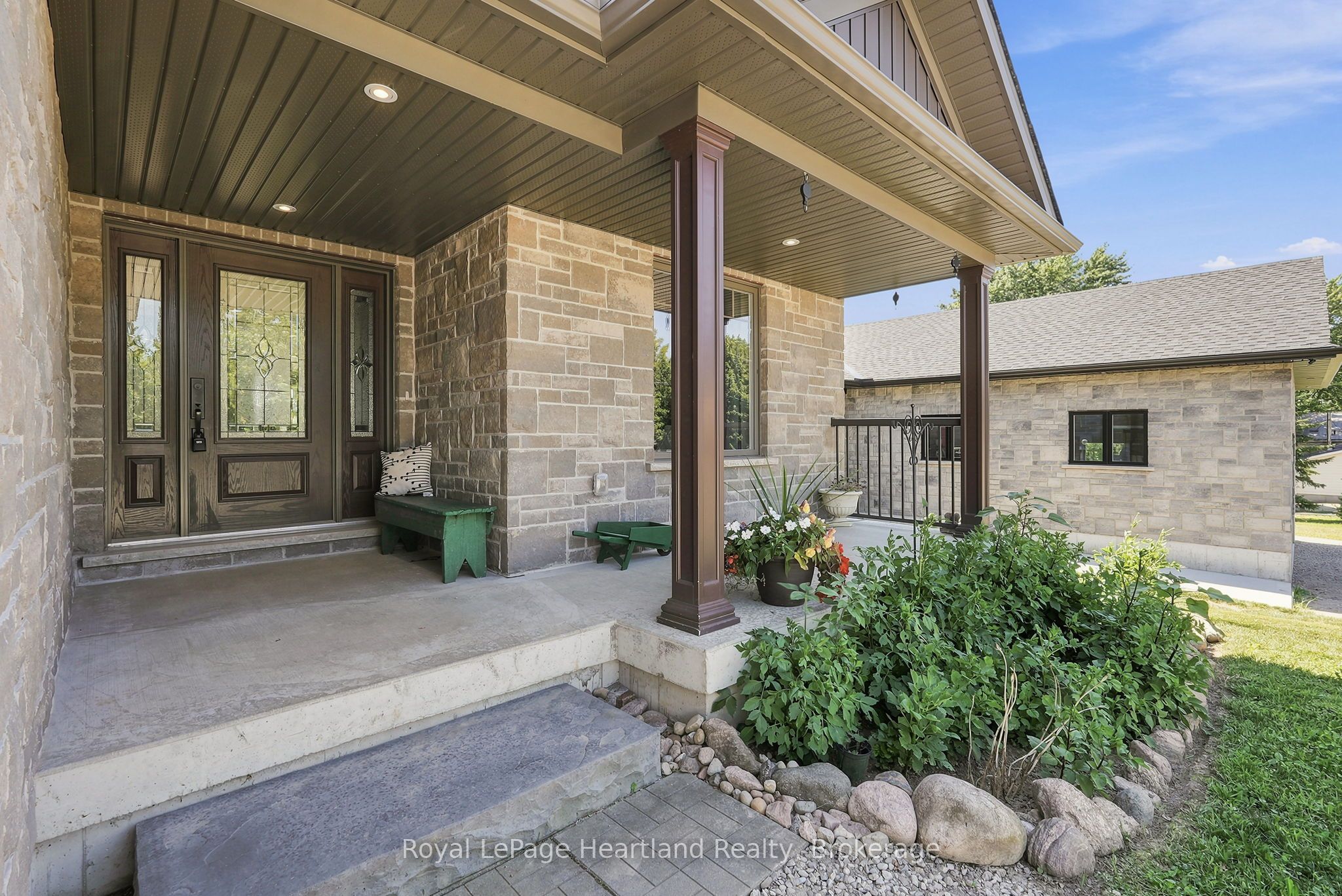 10 Minto Street S Property Photo 4