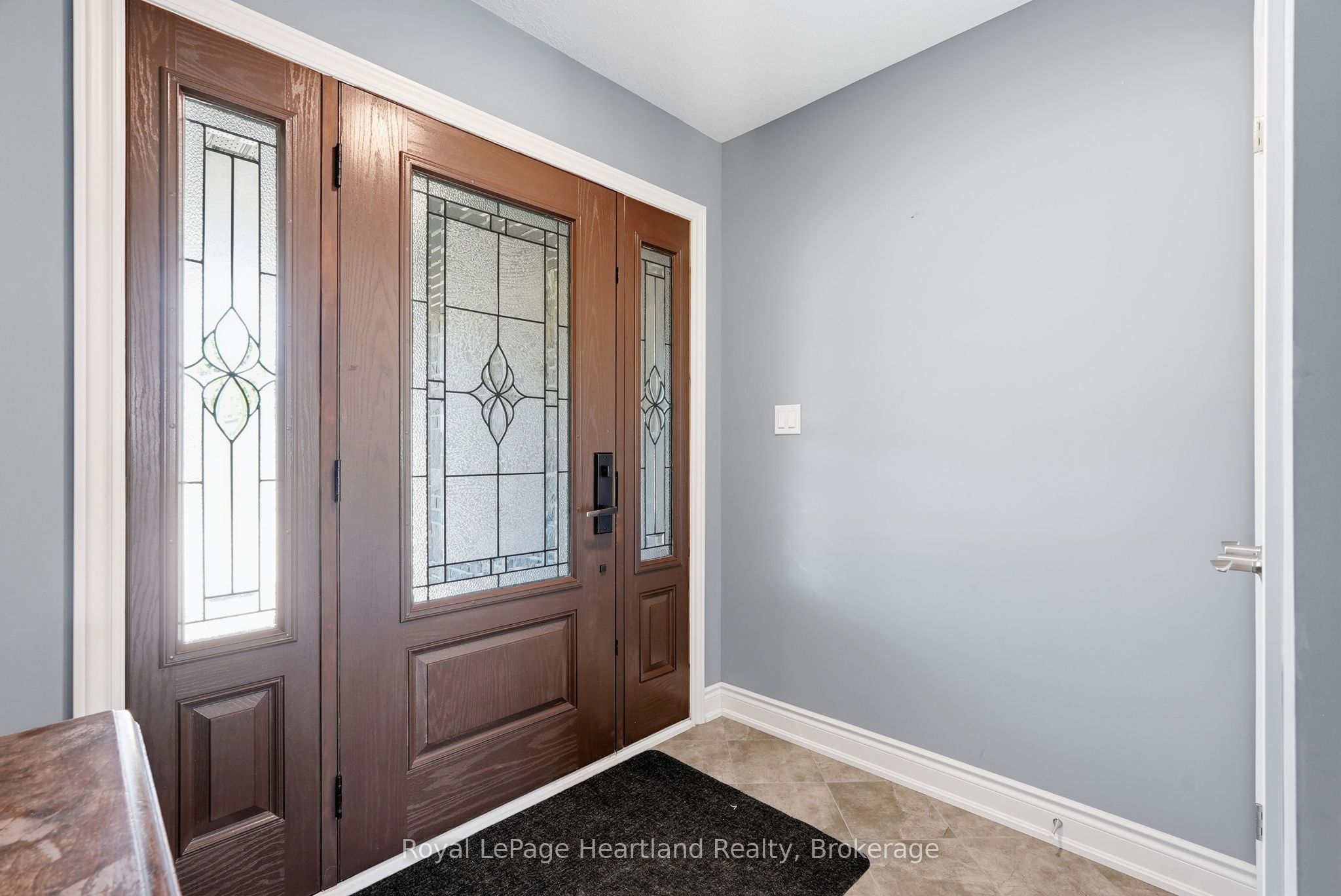 10 Minto Street S Property Photo 6