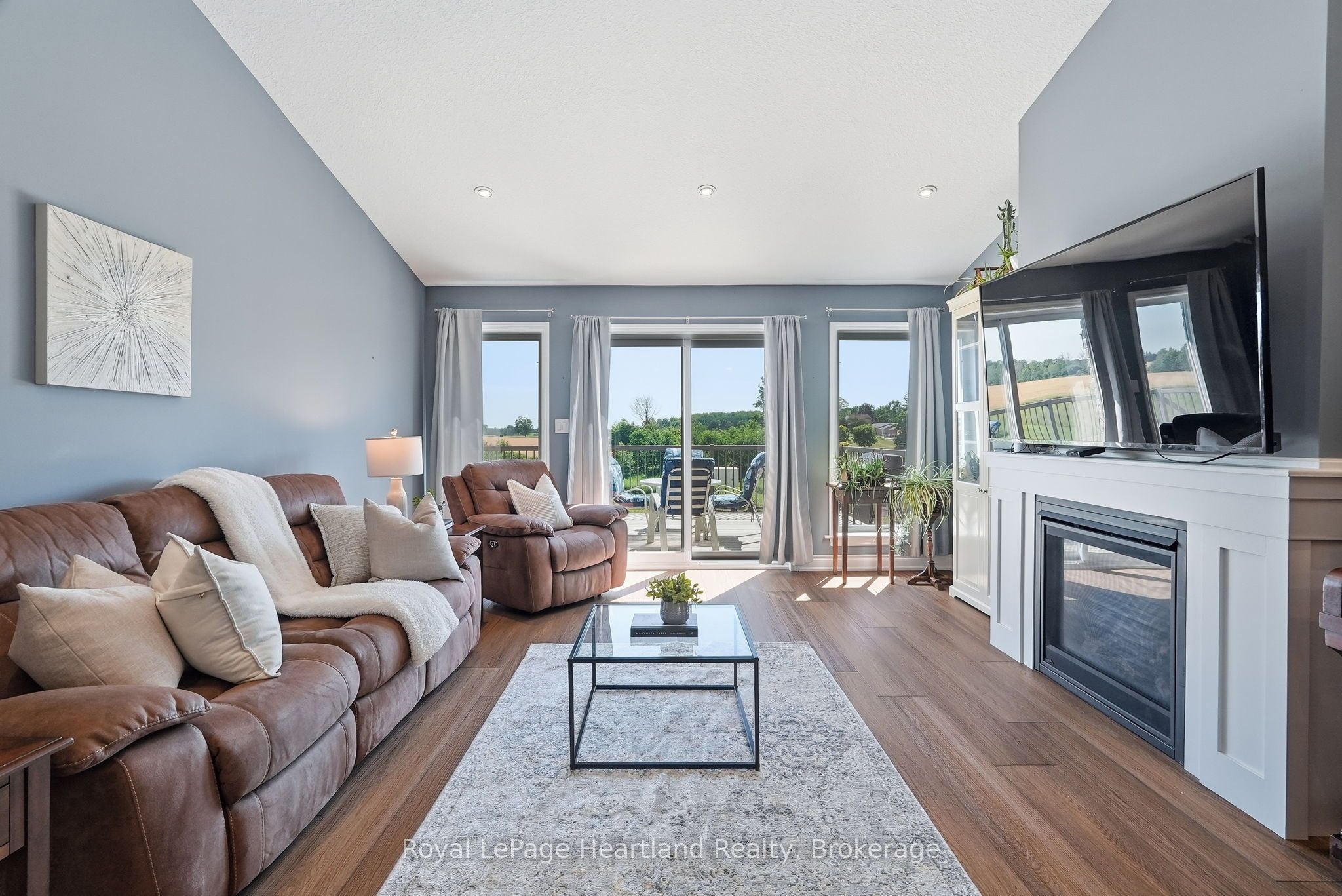 10 Minto Street S Property Photo 7