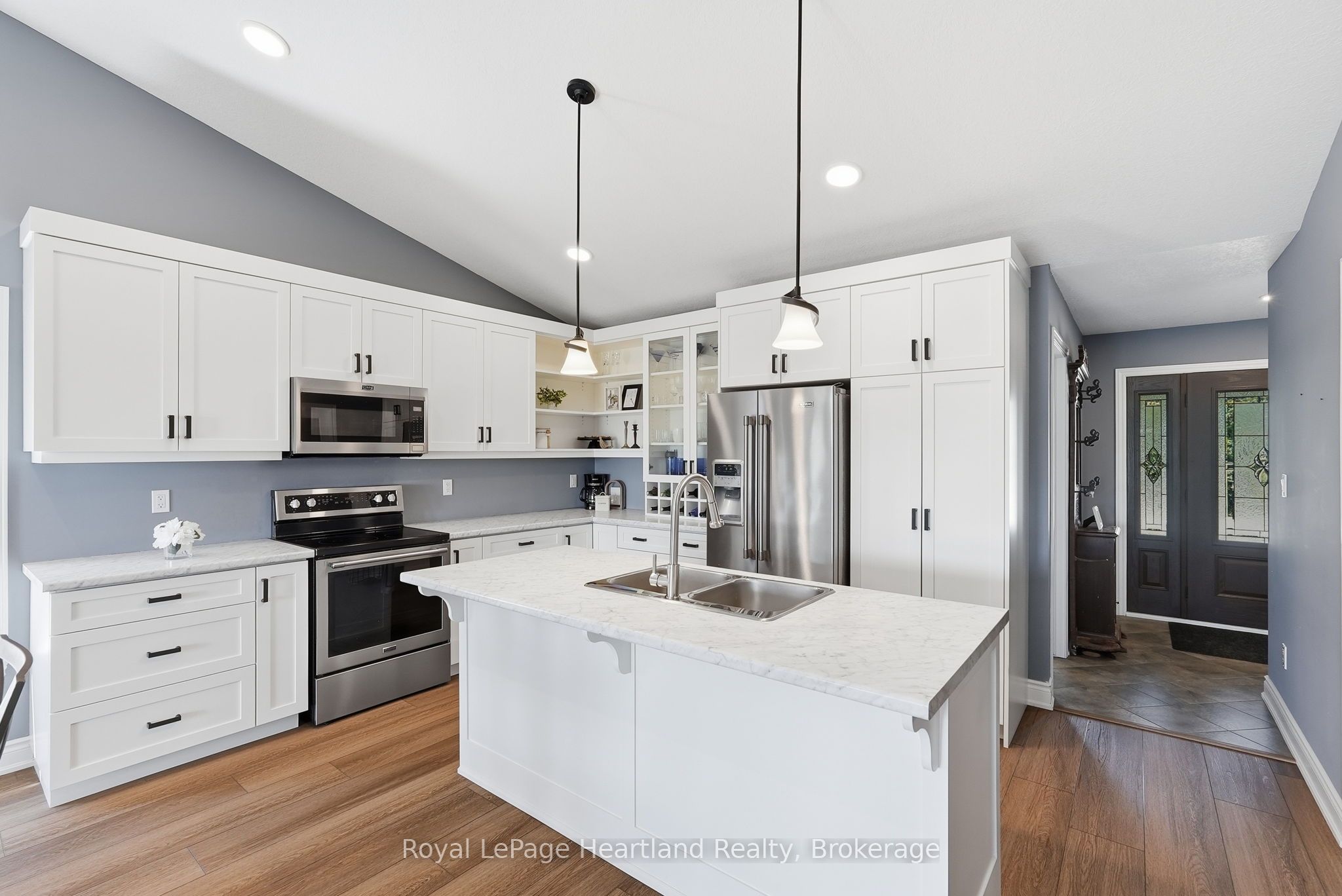 10 Minto Street S Property Photo 8