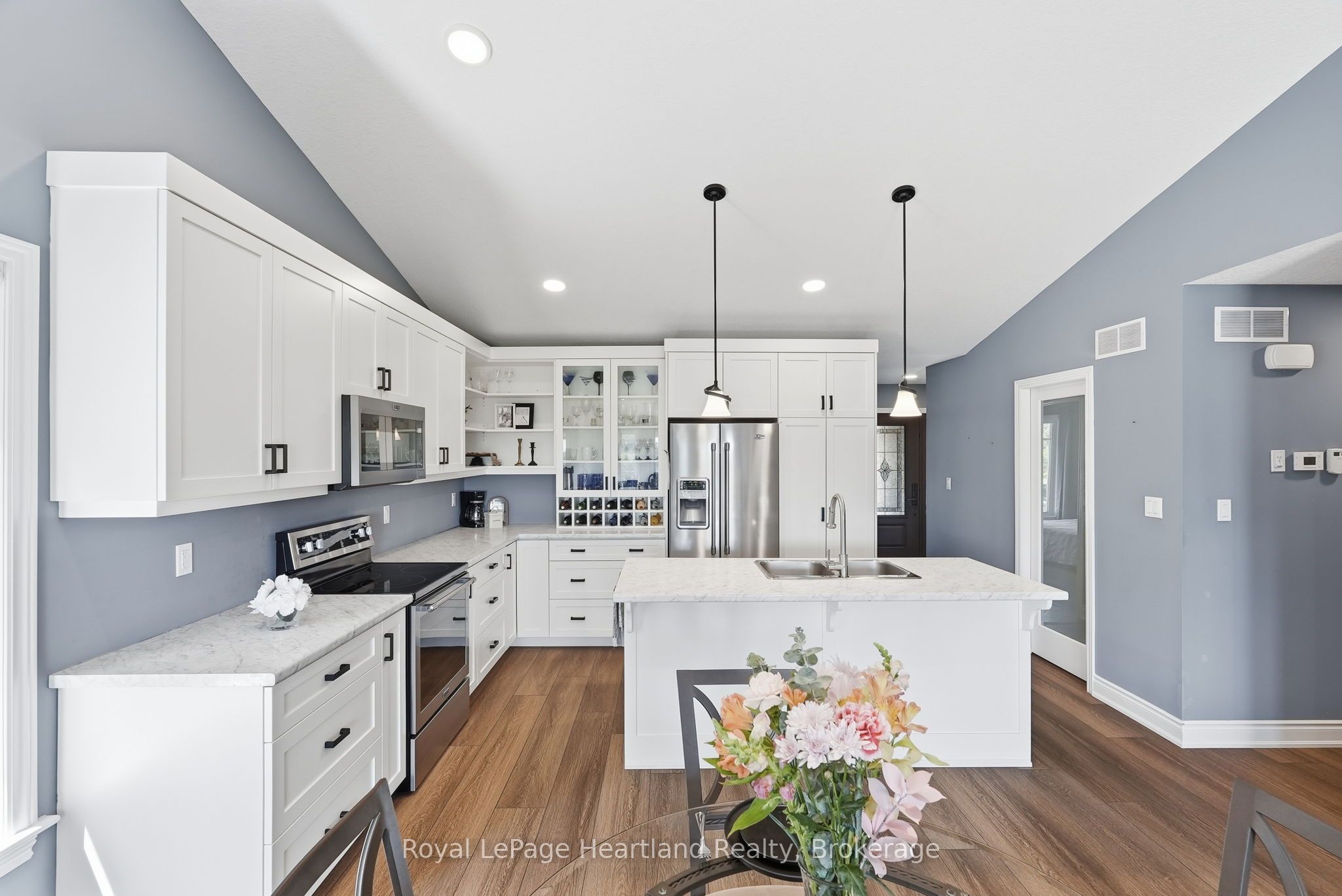 10 Minto Street S Property Photo 12