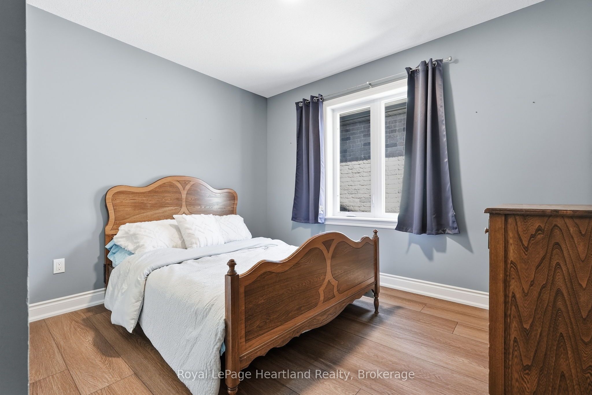 10 Minto Street S Property Photo 13