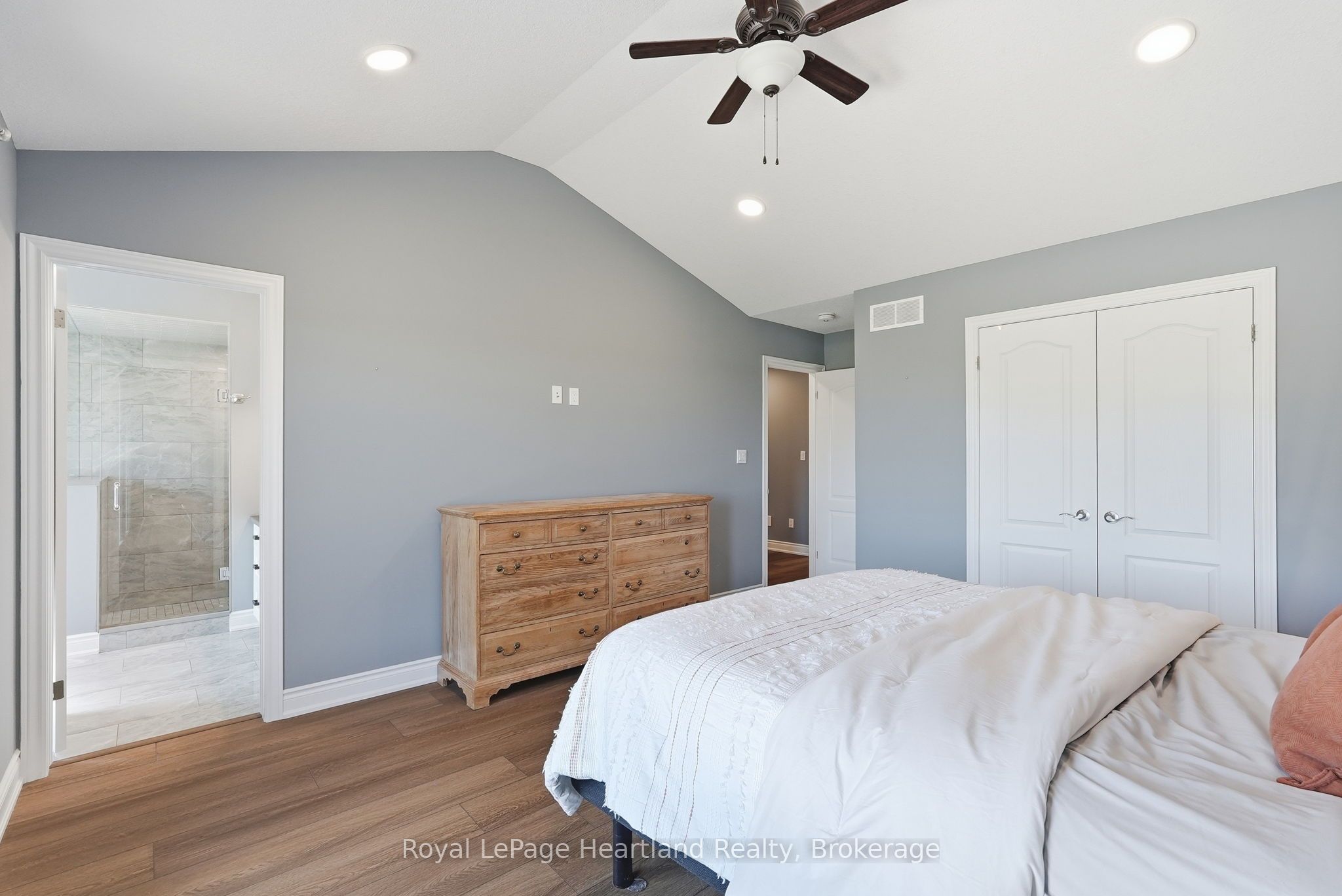 10 Minto Street S Property Photo 17