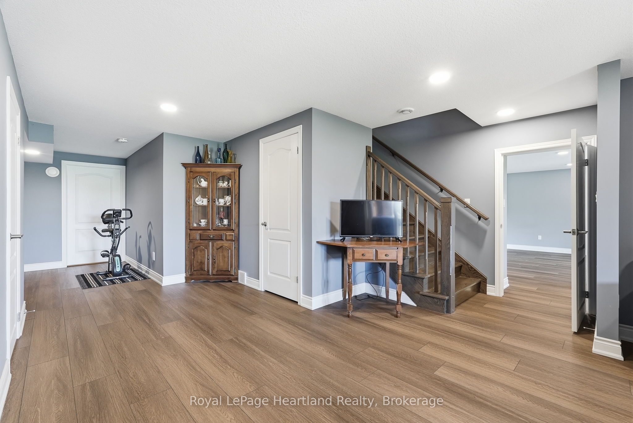10 Minto Street S Property Photo 21
