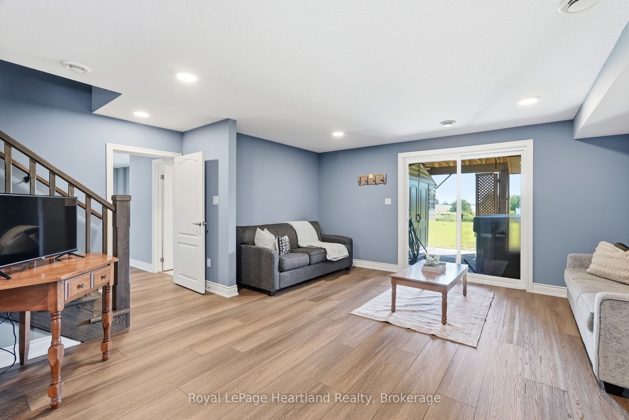 10 Minto Street S Property Photo 22