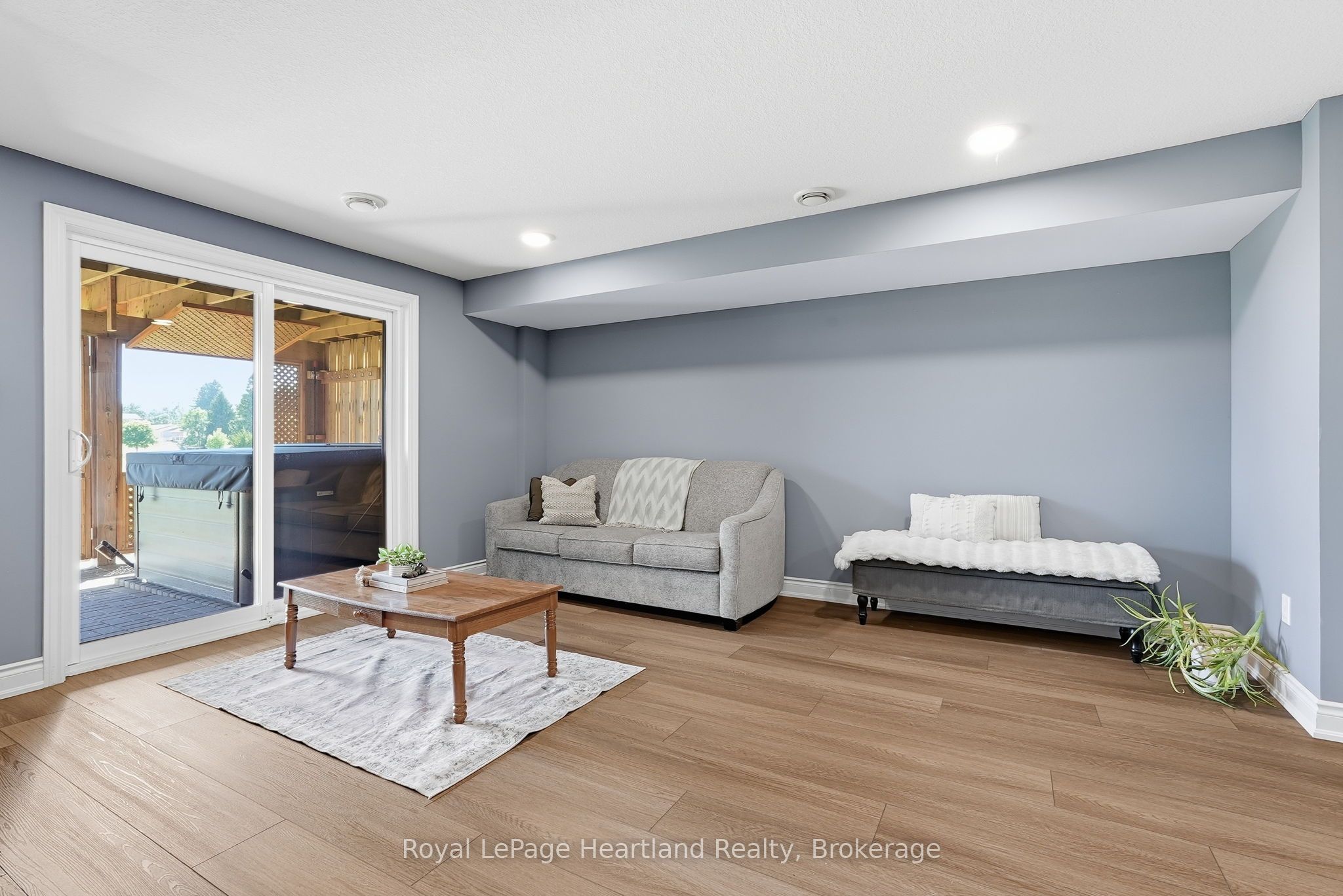 10 Minto Street S Property Photo 23