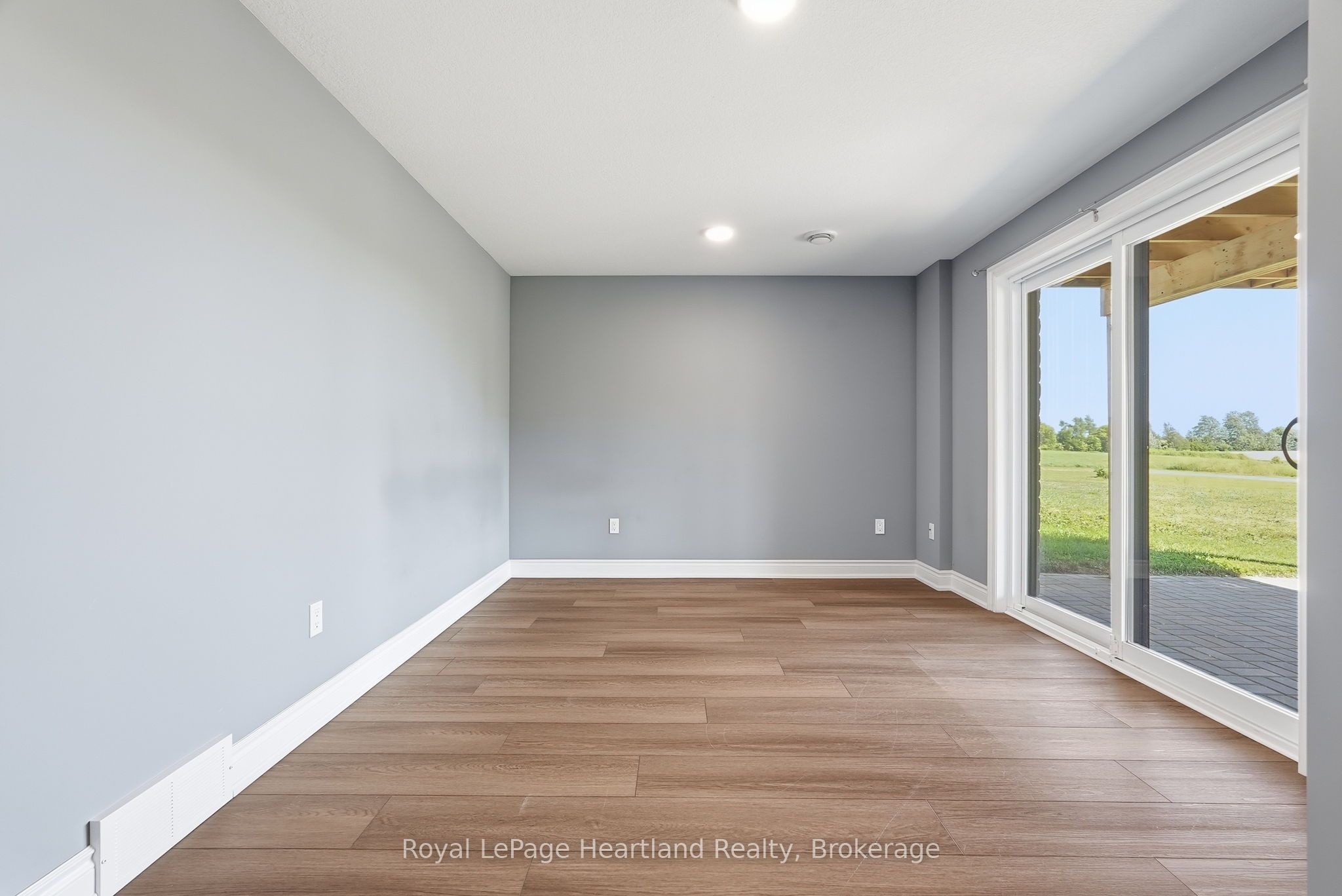 10 Minto Street S Property Photo 31