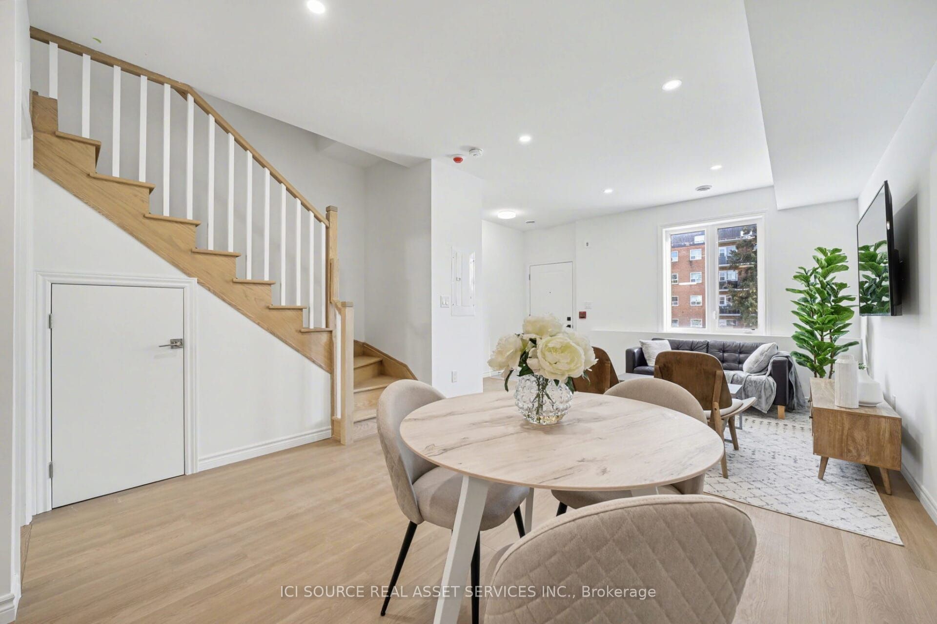 2 Slessor Boulevard 10 Property Photo 3