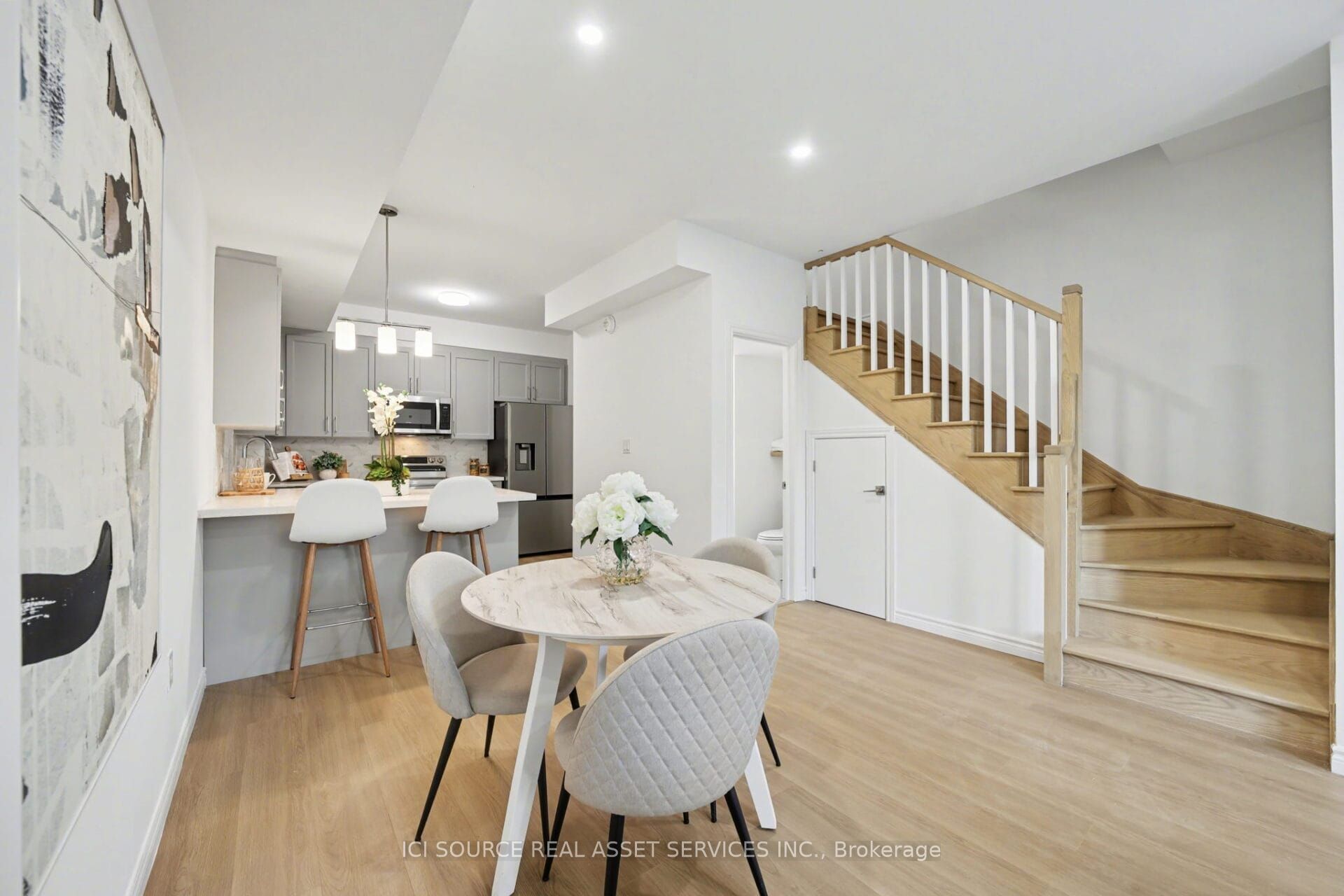 2 Slessor Boulevard 10 Property Photo 4