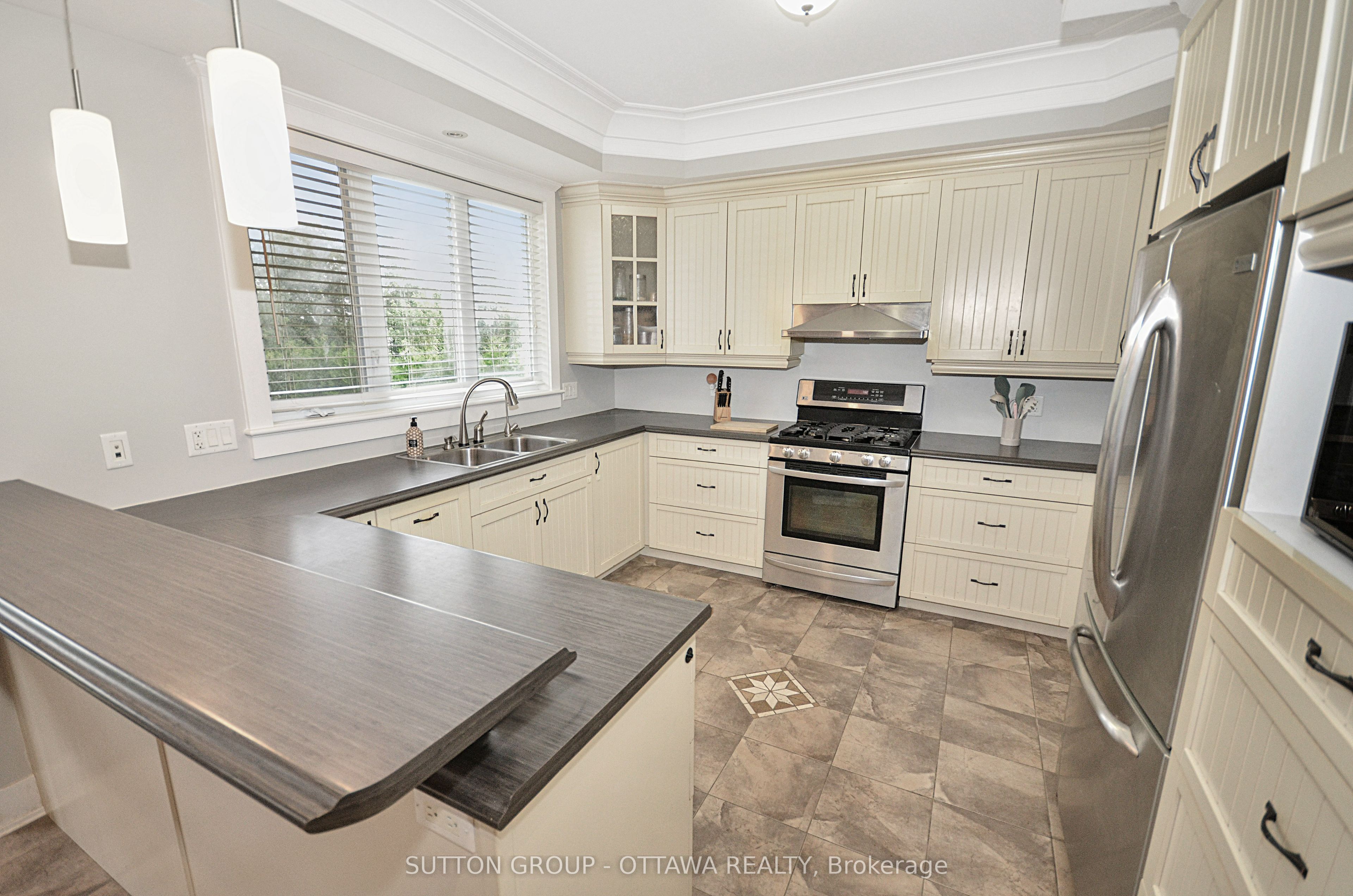588 Russell Road Property Photo 8