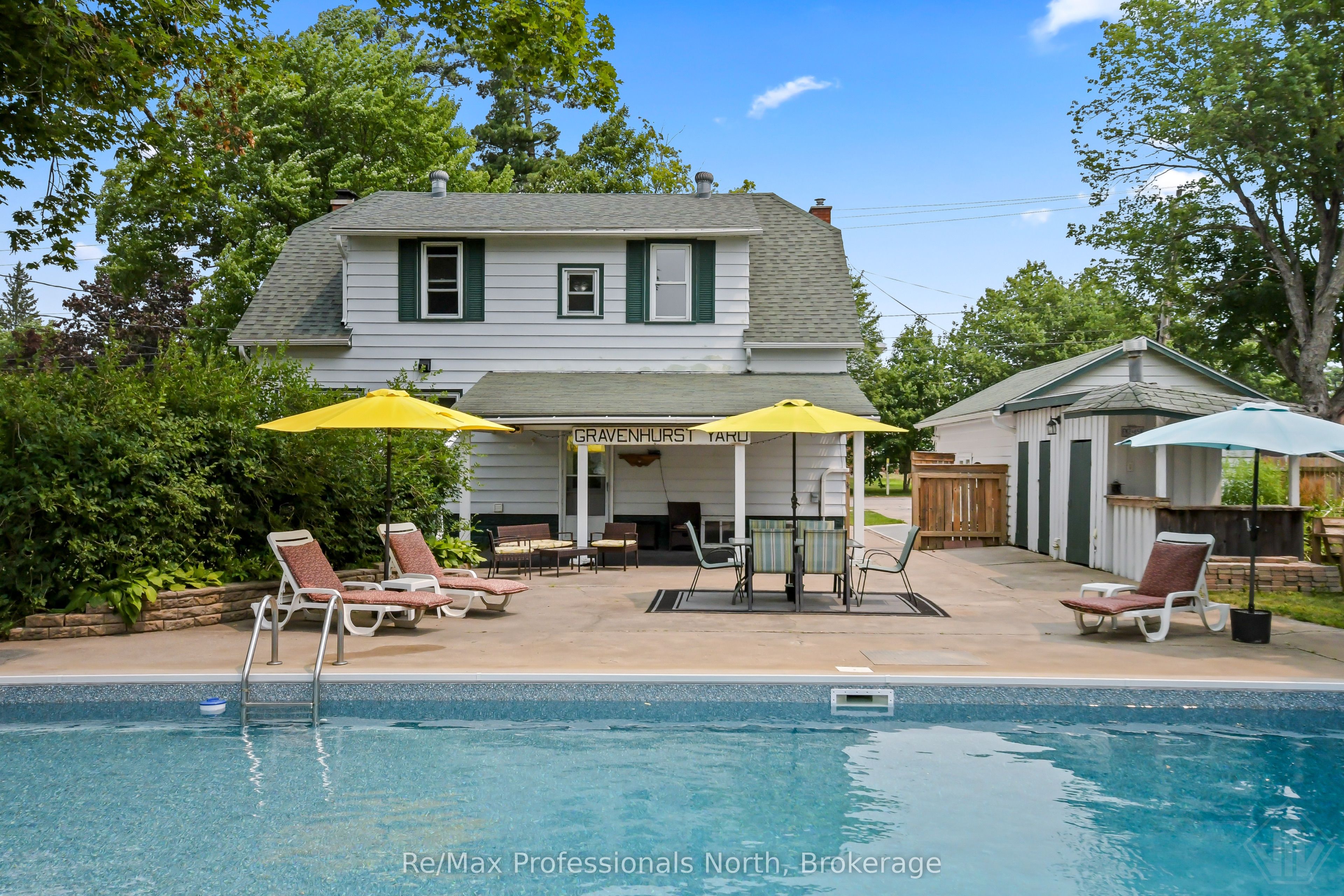 695 John Street N Property Photo 7